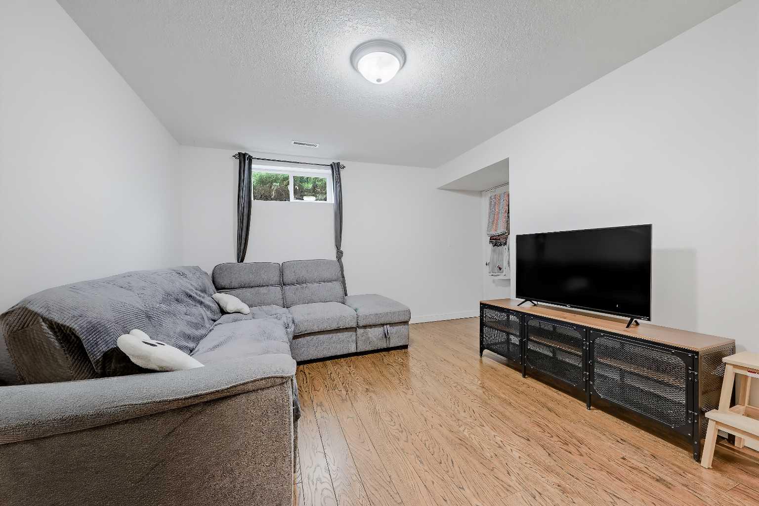 176 Frobisher Boulevard SE