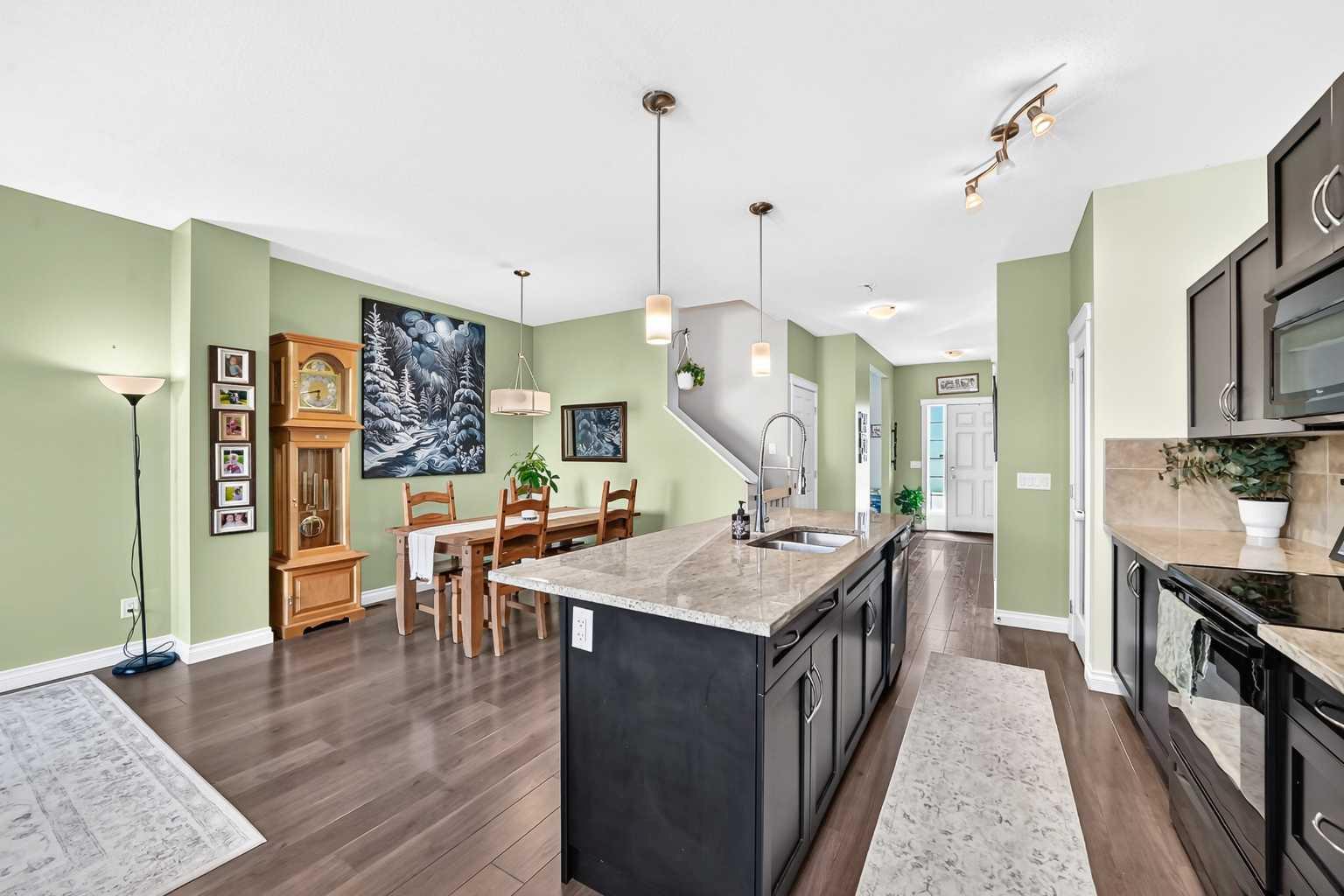 10 Reunion Grove NW