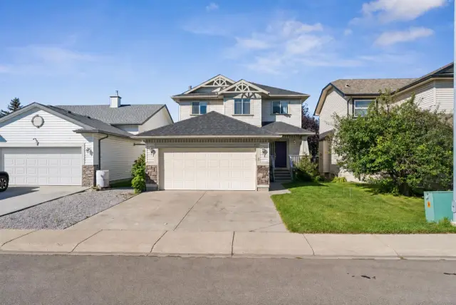 8 Fairways Place NW