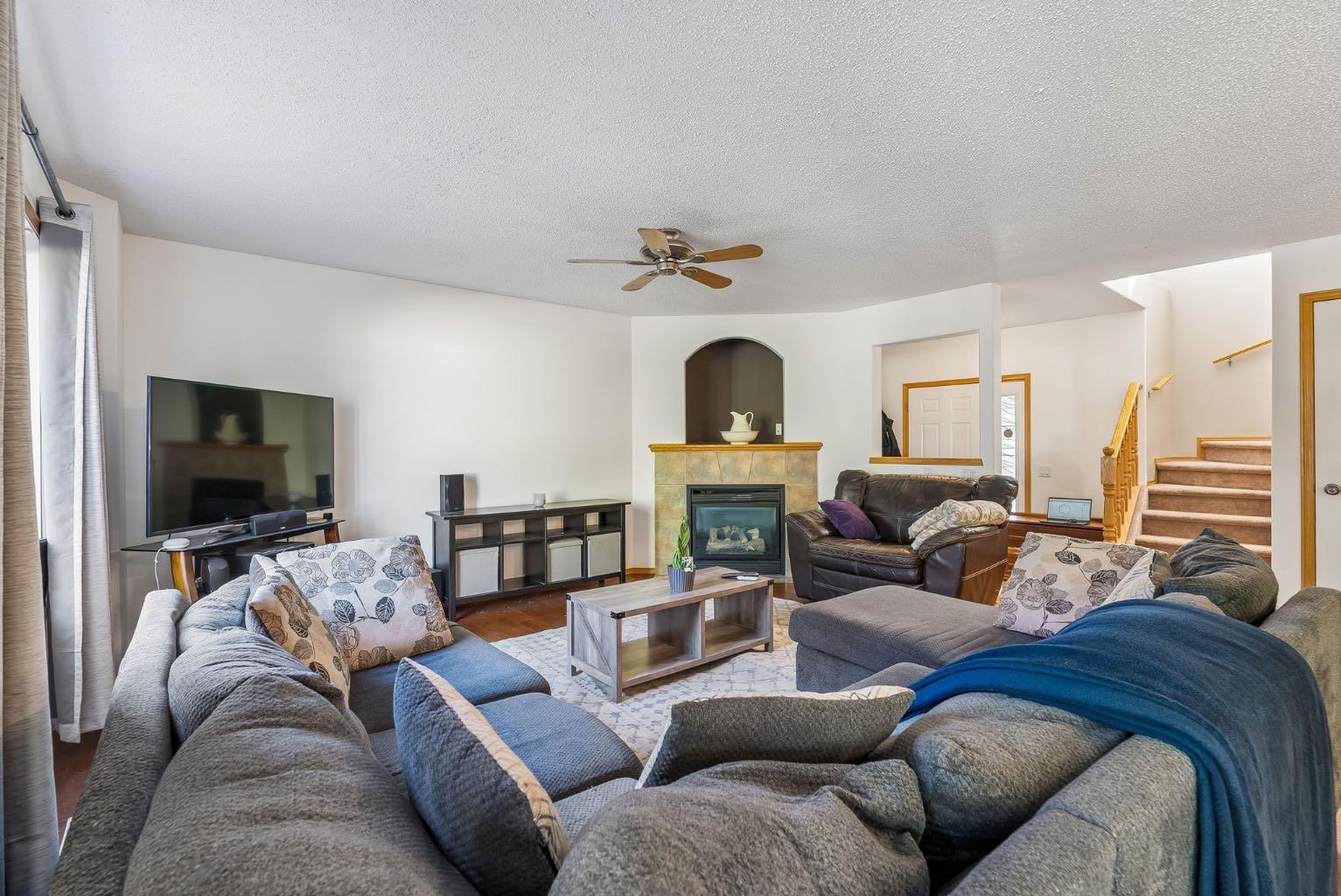 8 Fairways Place NW