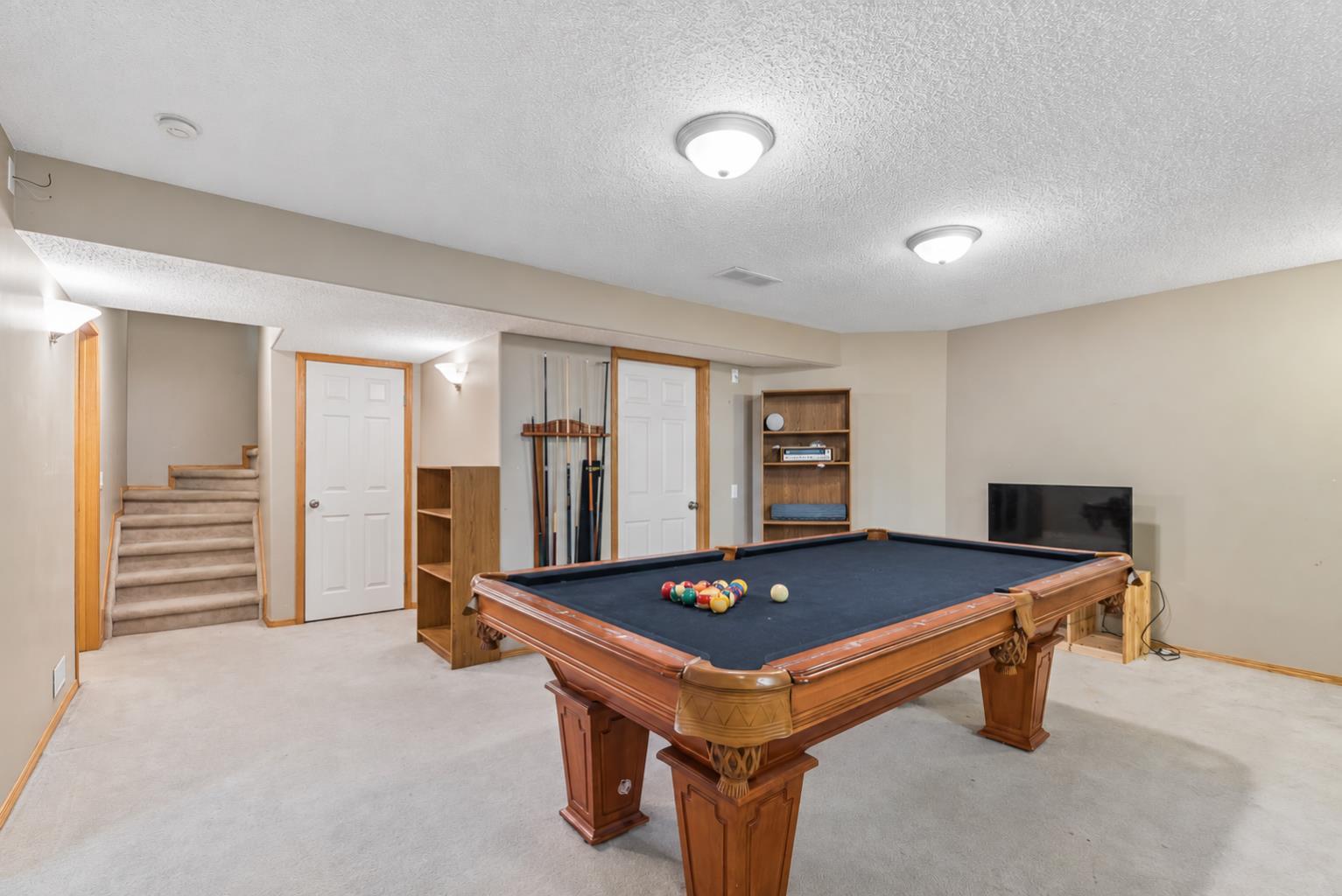 8 Fairways Place NW