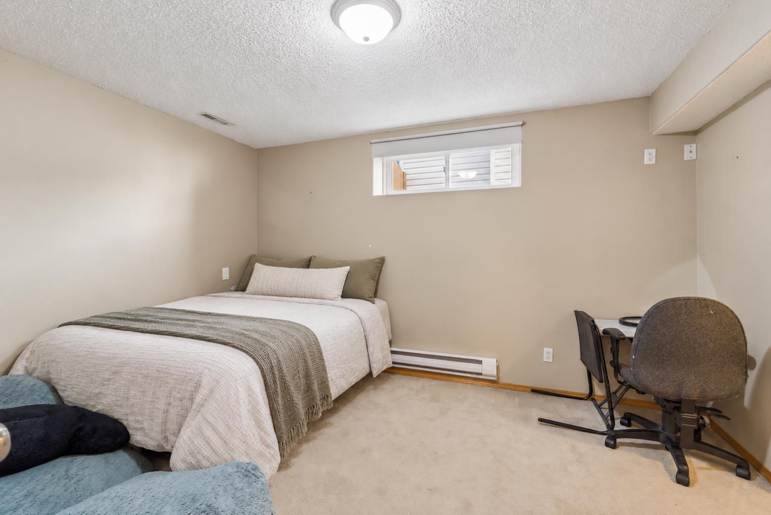 8 Fairways Place NW