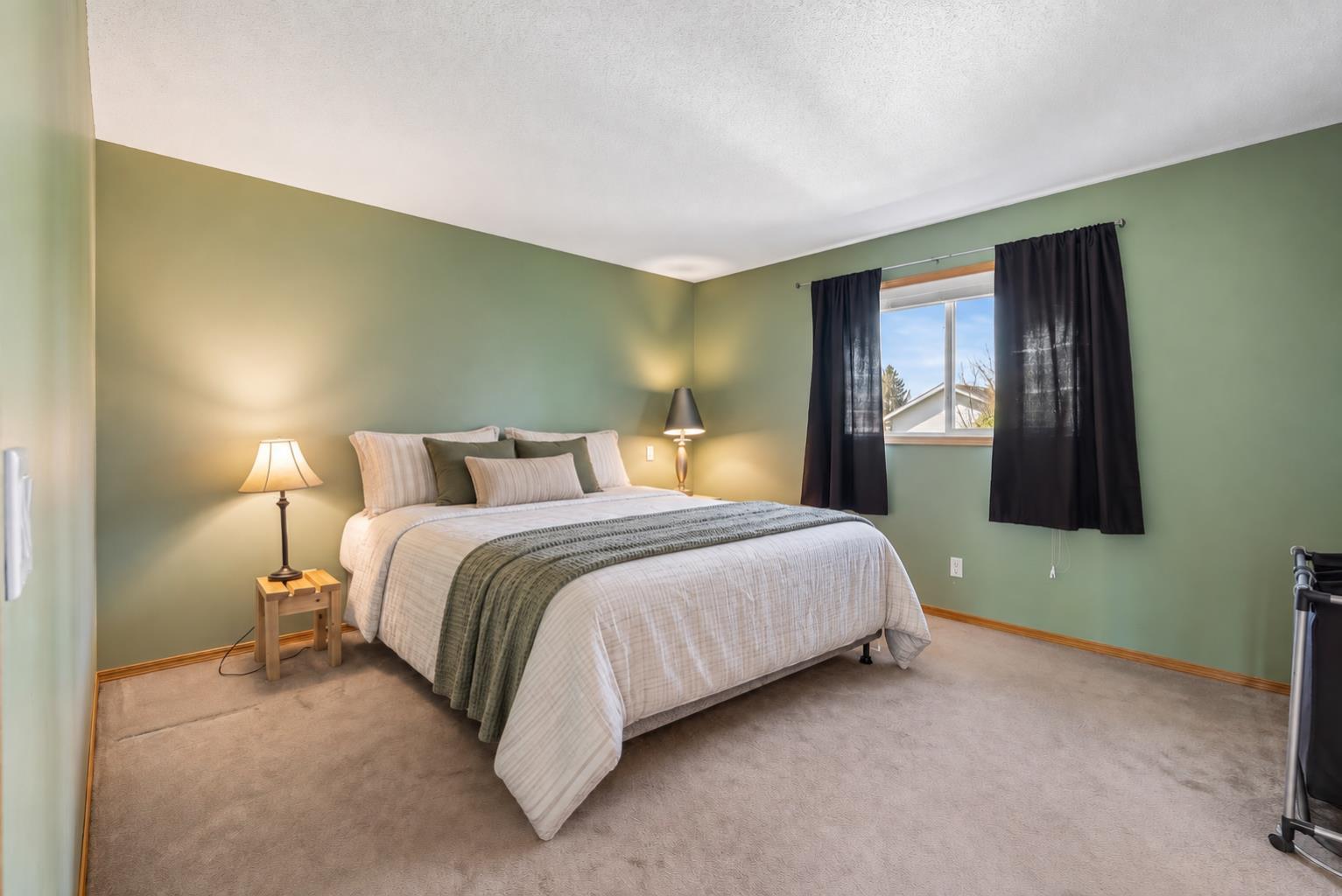 8 Fairways Place NW
