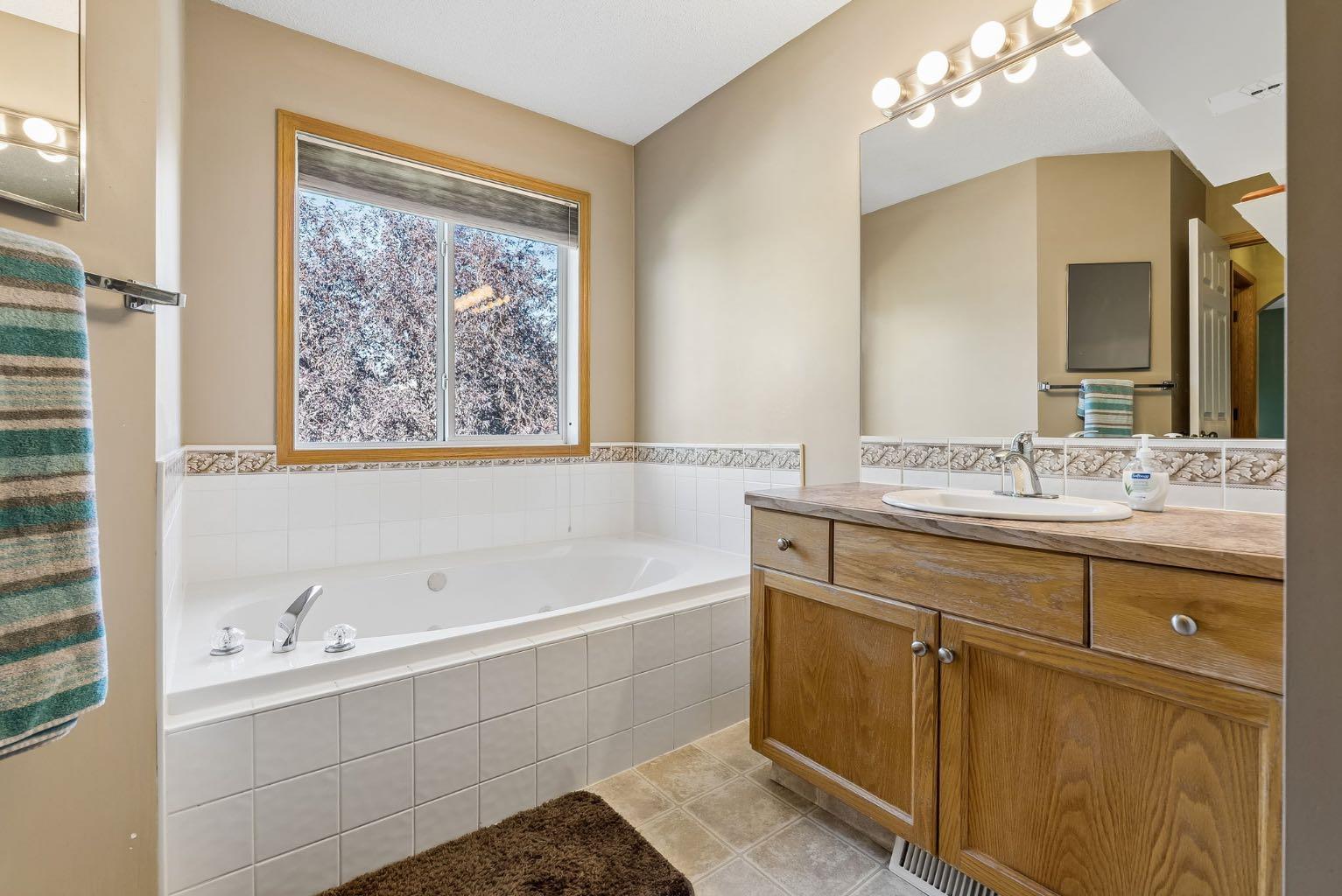 8 Fairways Place NW