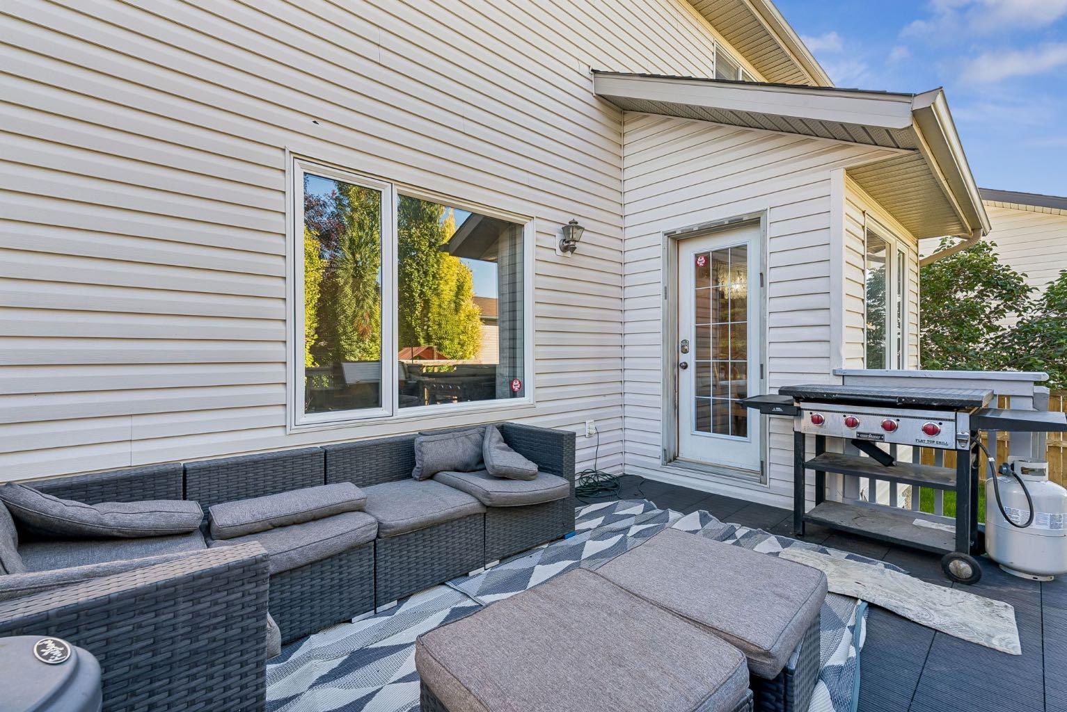 8 Fairways Place NW