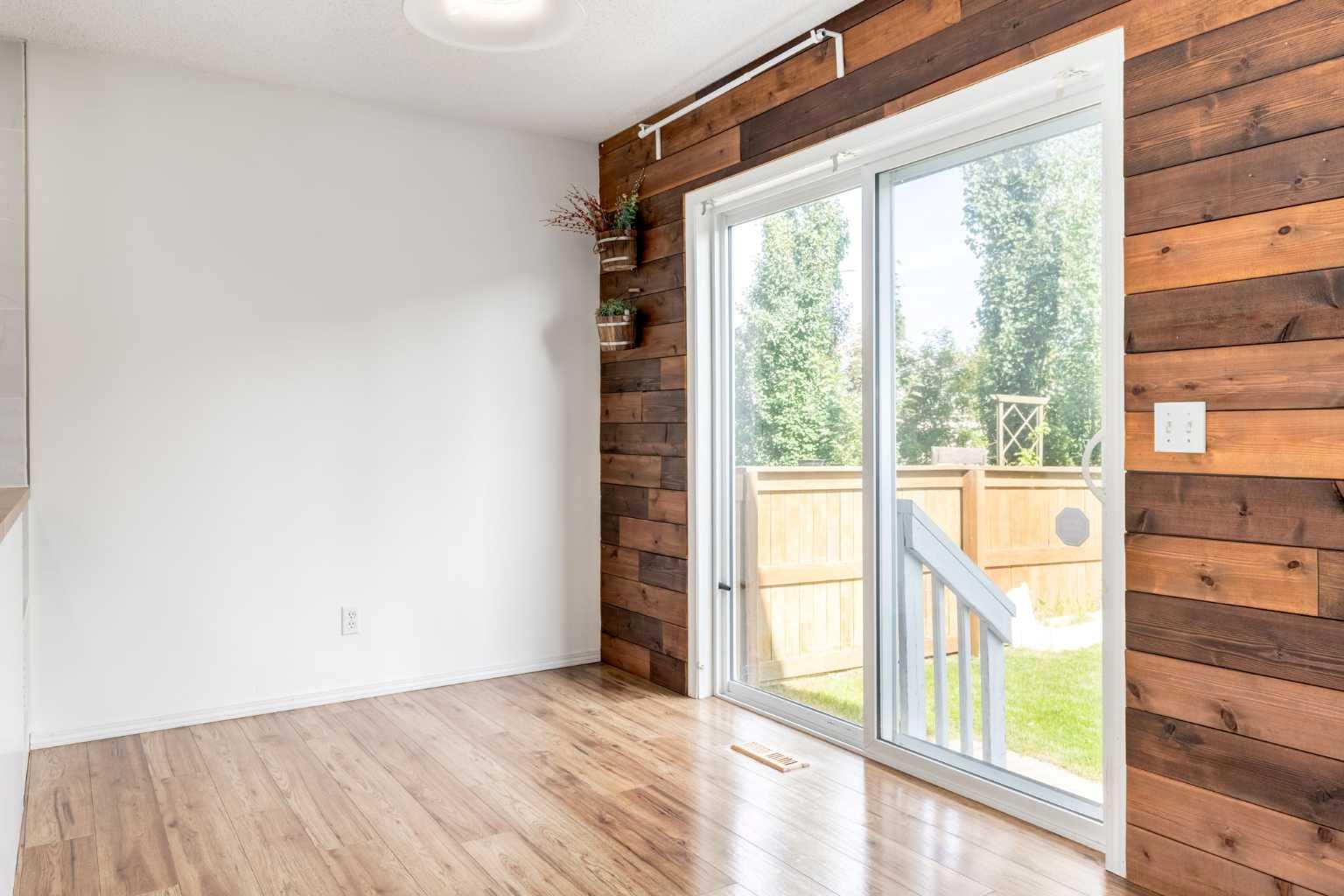 87 Royal Elm Way NW