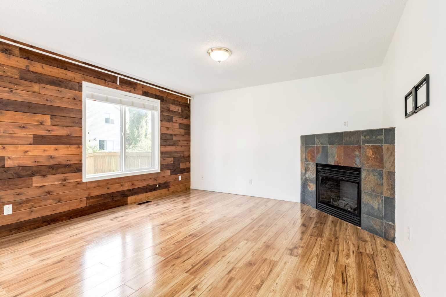 87 Royal Elm Way NW