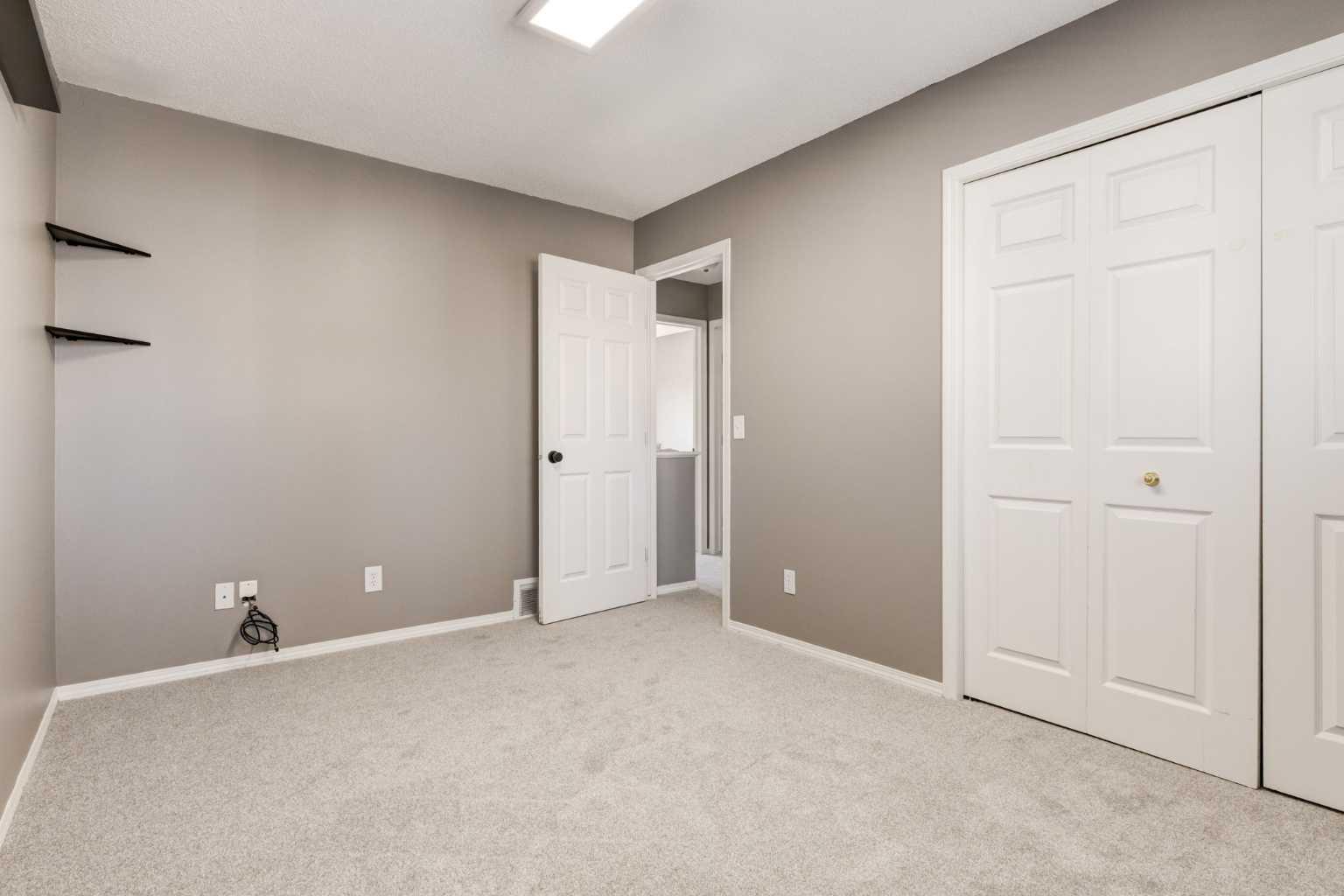 87 Royal Elm Way NW