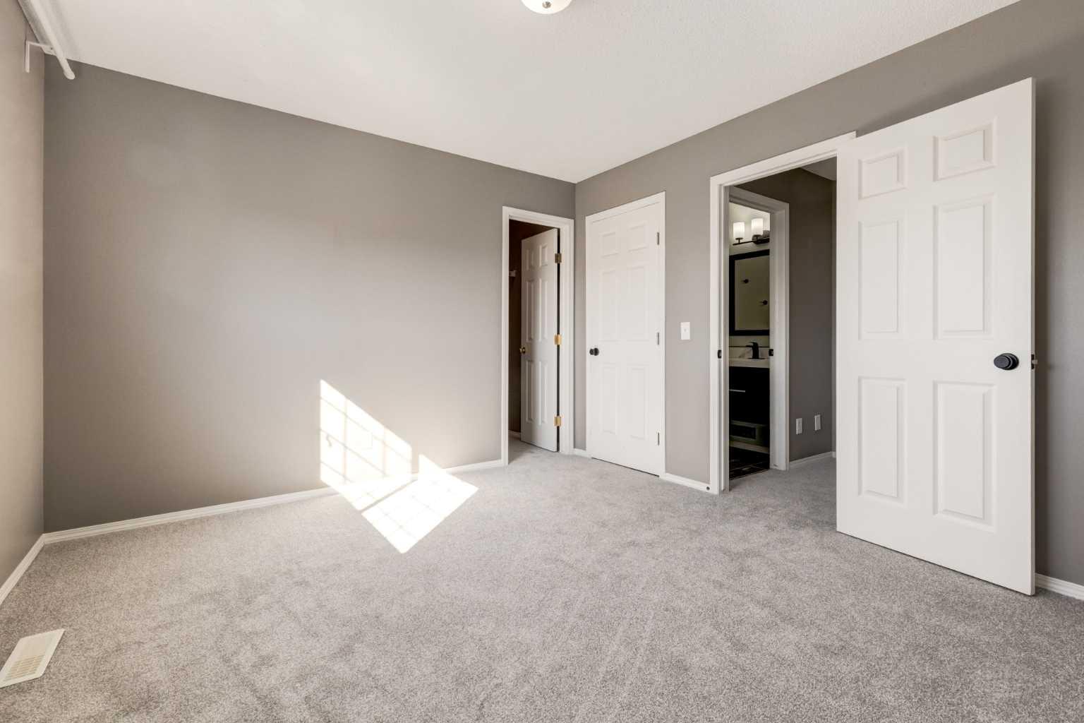 87 Royal Elm Way NW