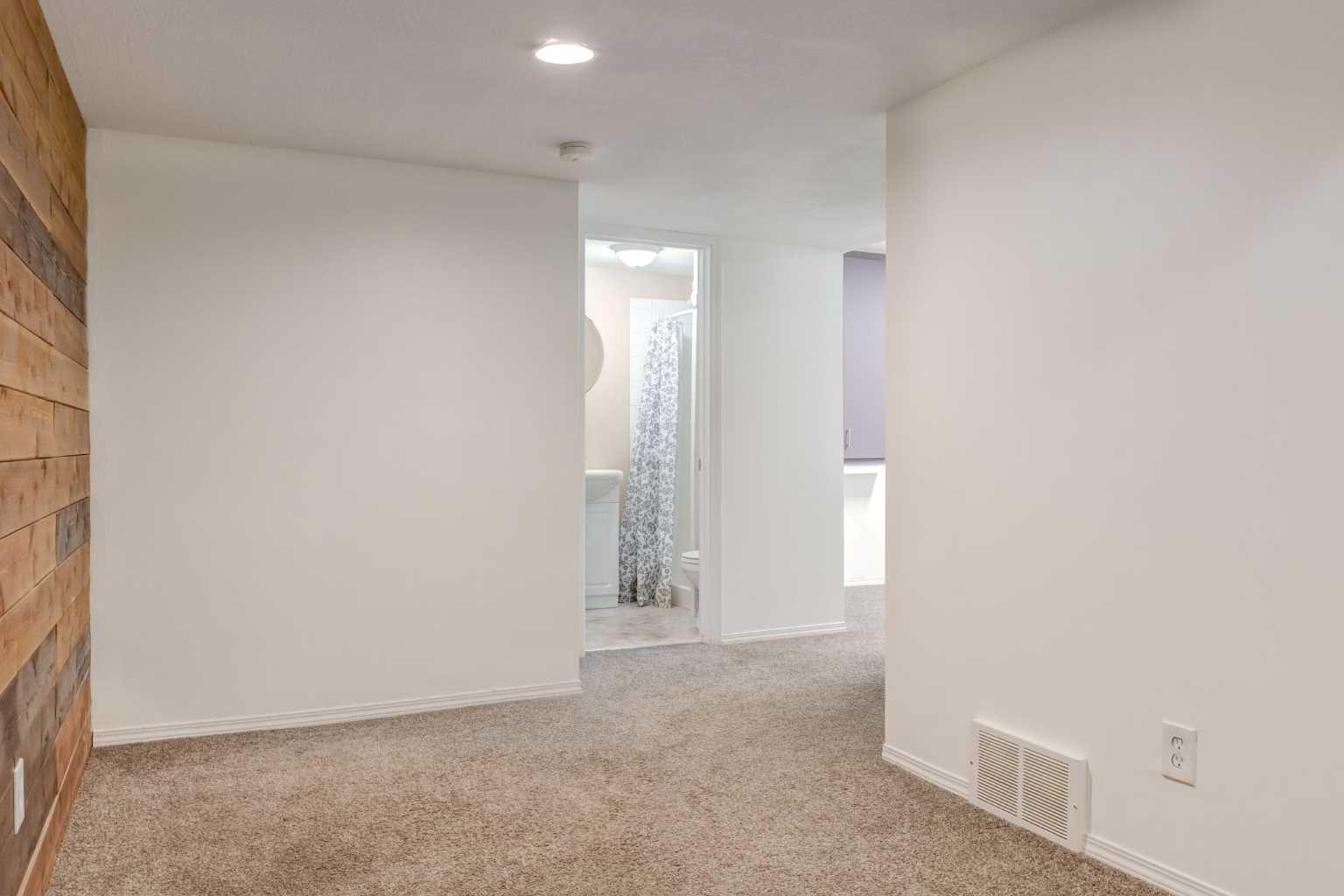 87 Royal Elm Way NW