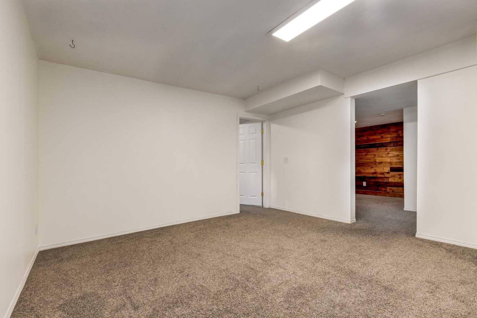 87 Royal Elm Way NW