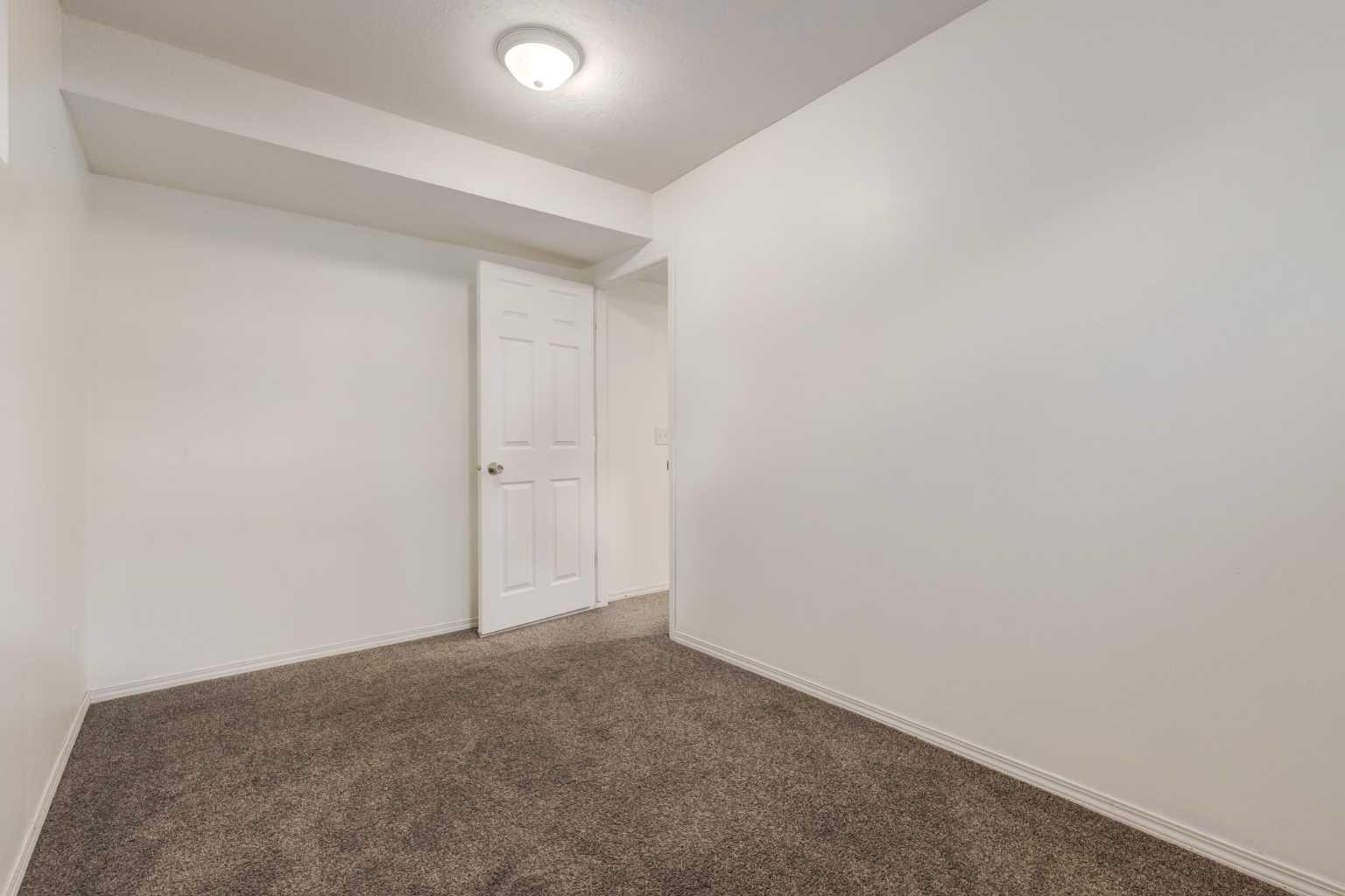 87 Royal Elm Way NW