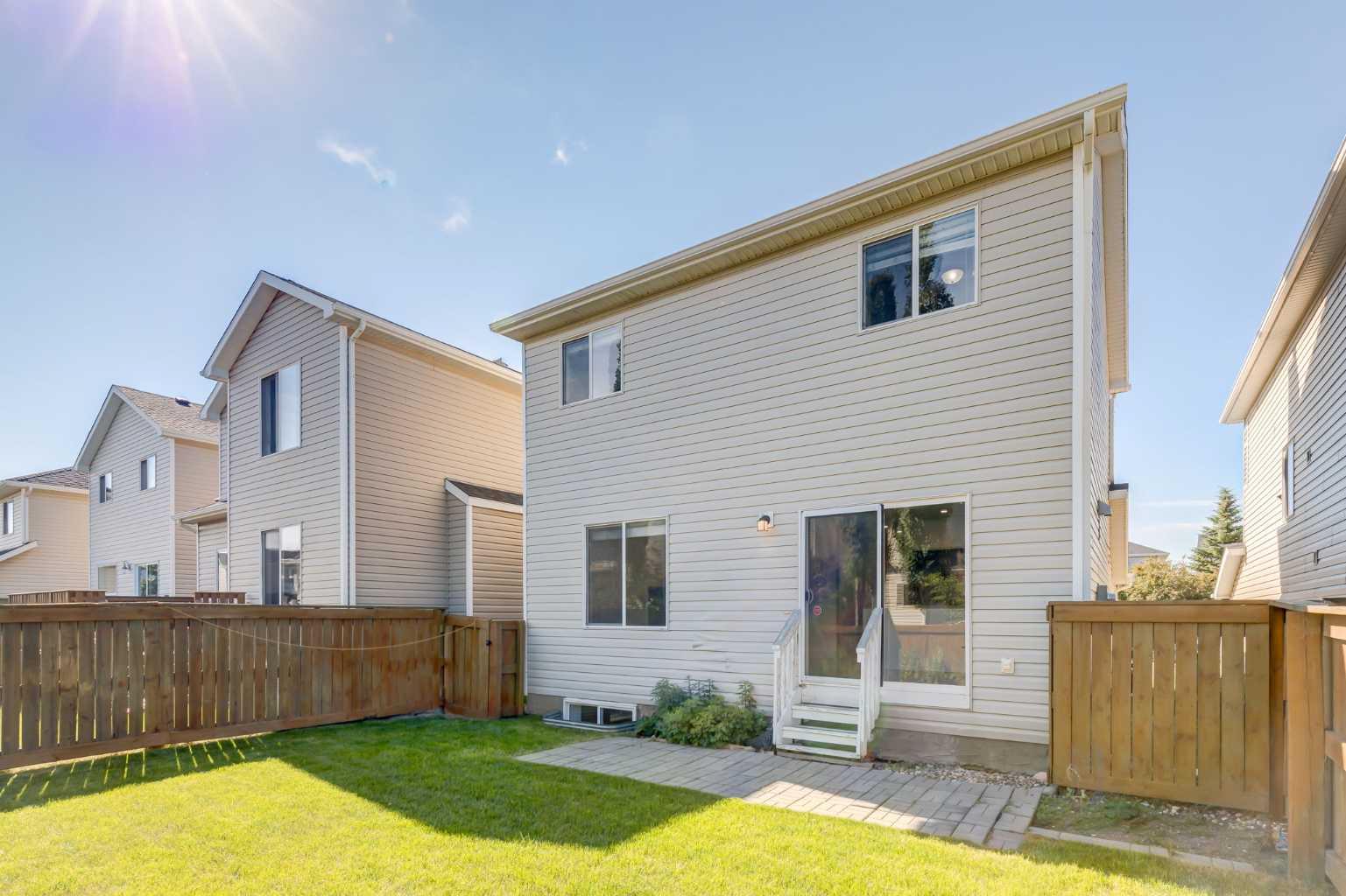 87 Royal Elm Way NW