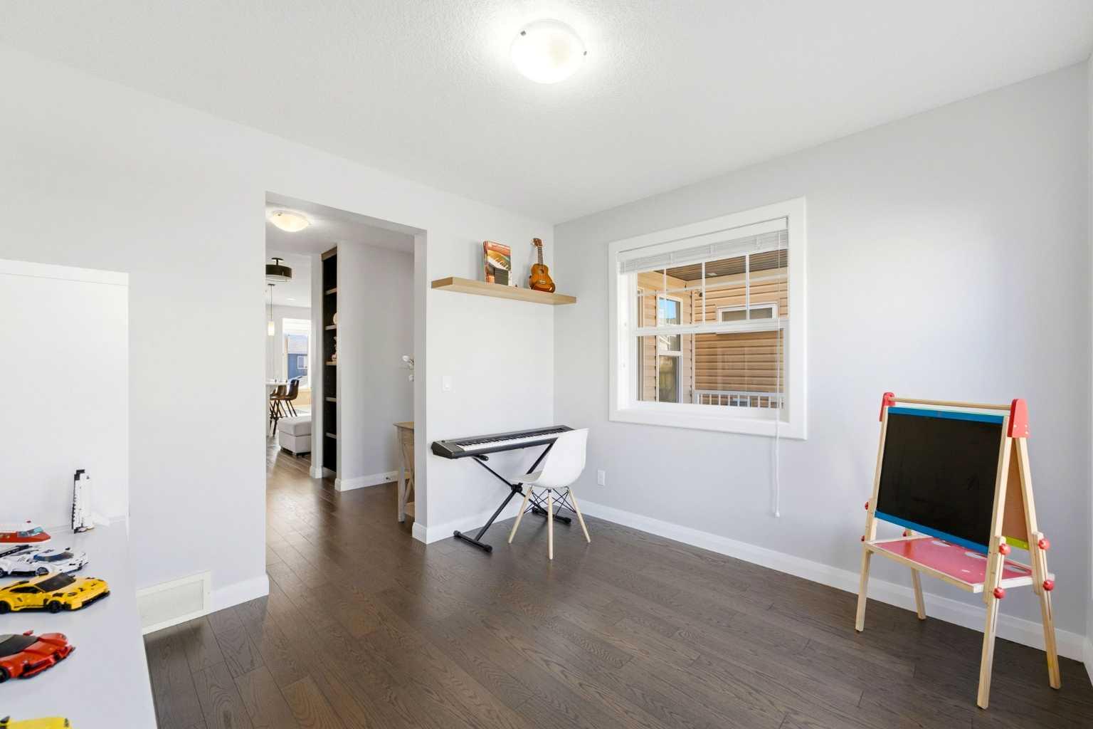 6 Evanscrest Heights NW