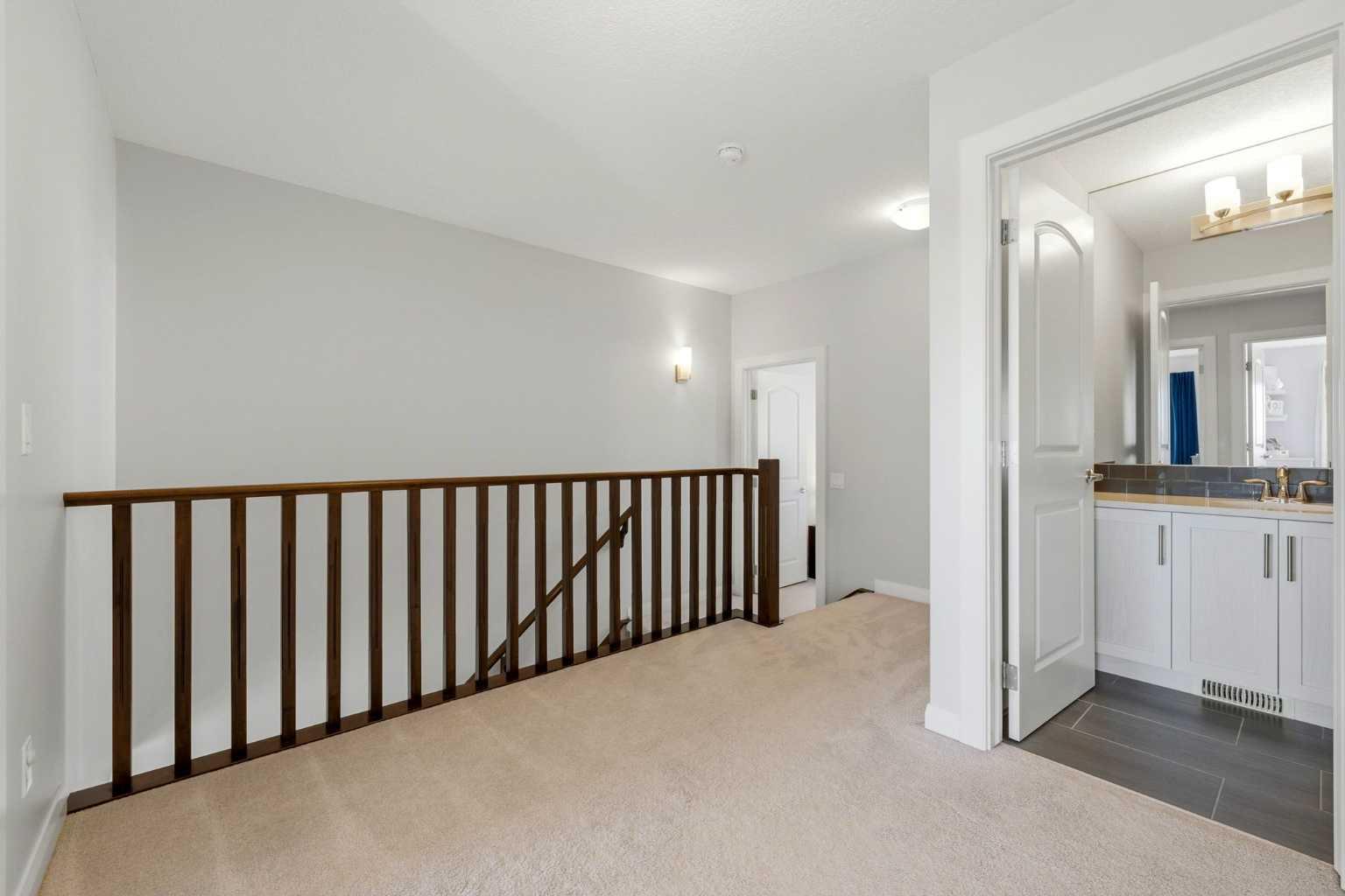 6 Evanscrest Heights NW