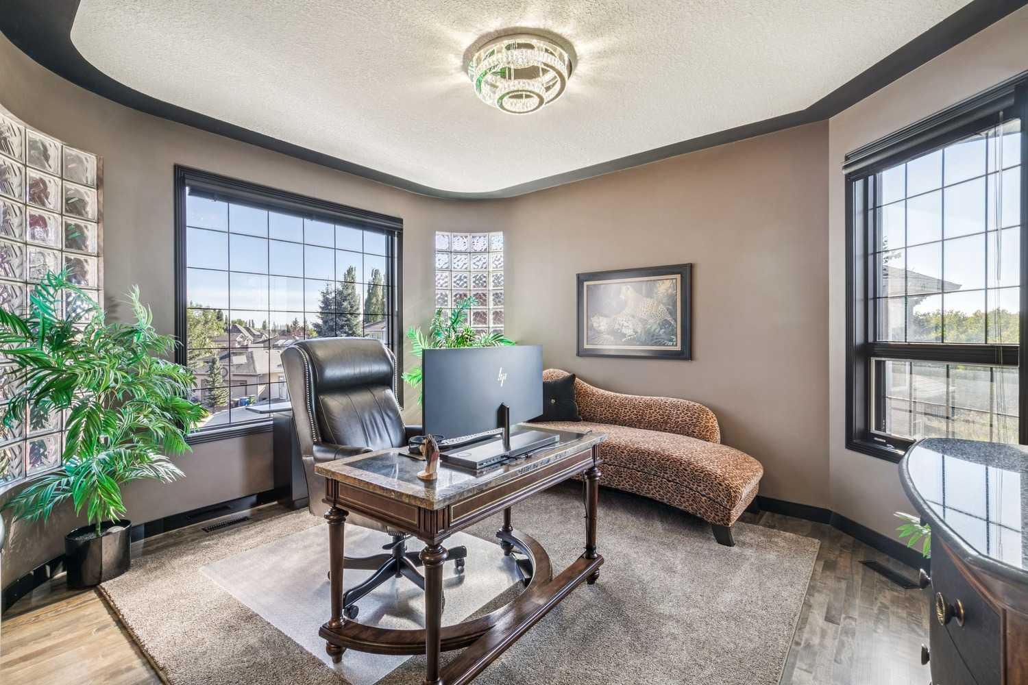9 Evergreen Cove SW