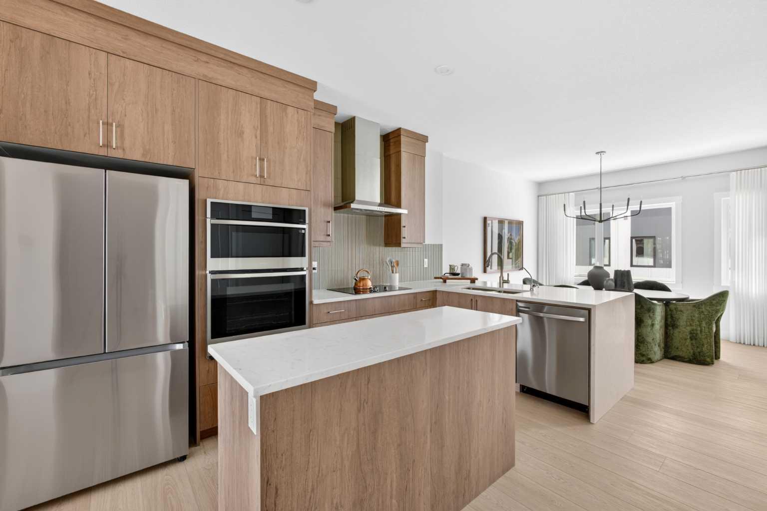 712 Sovereign Common SW