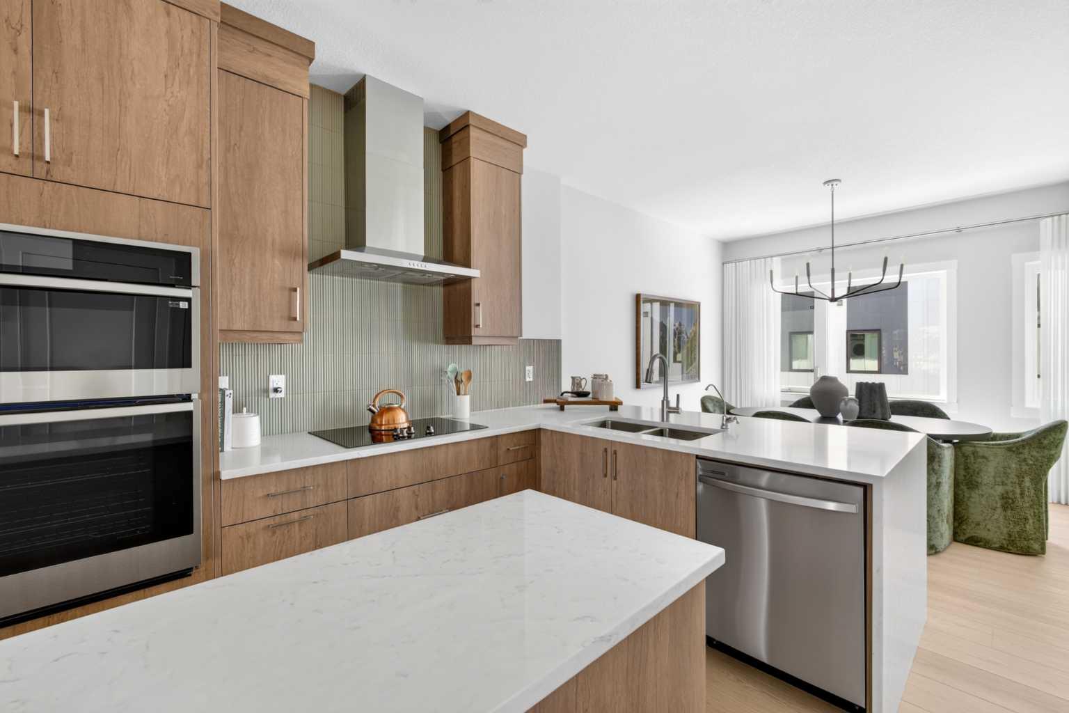 712 Sovereign Common SW