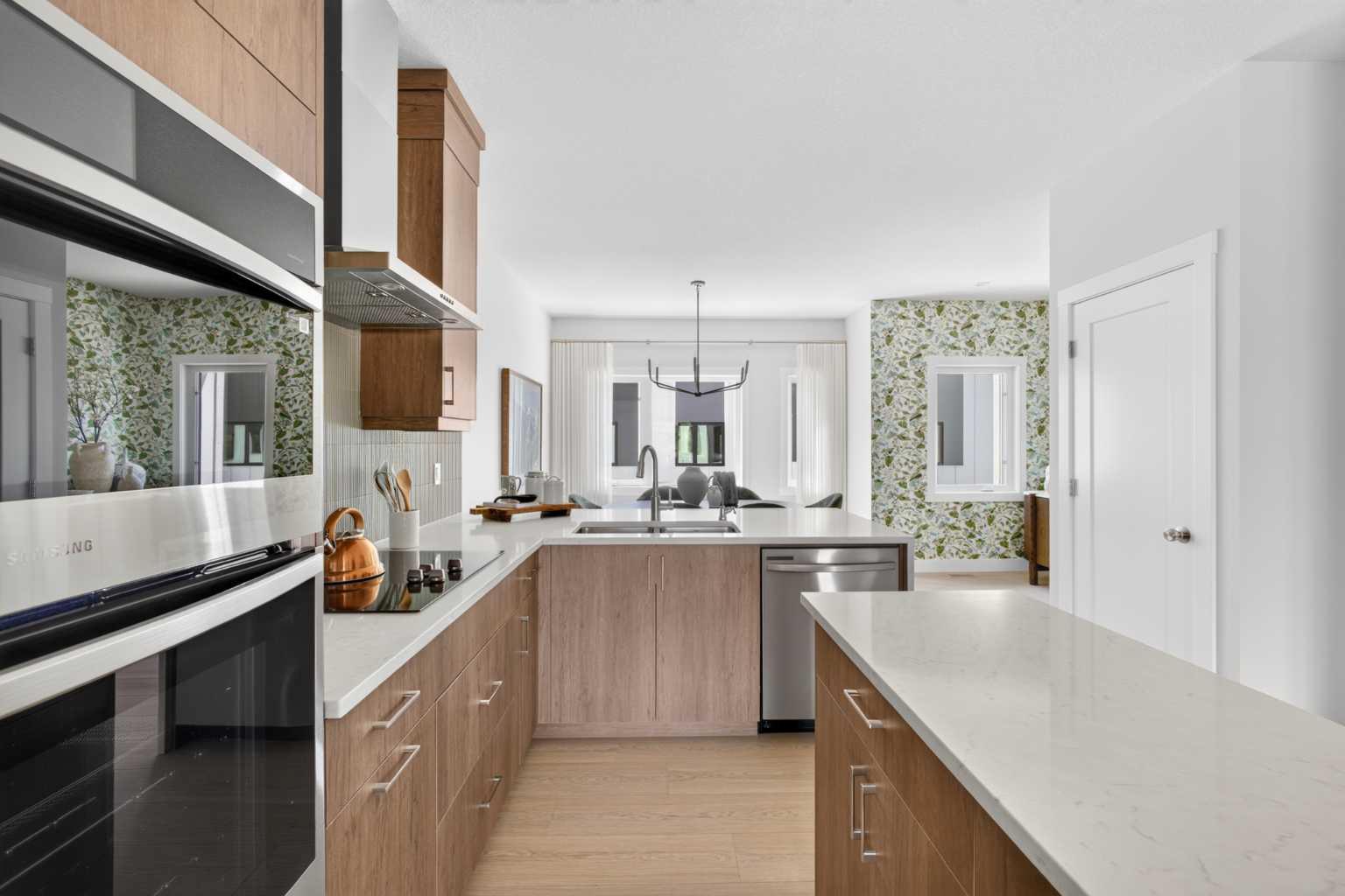 712 Sovereign Common SW