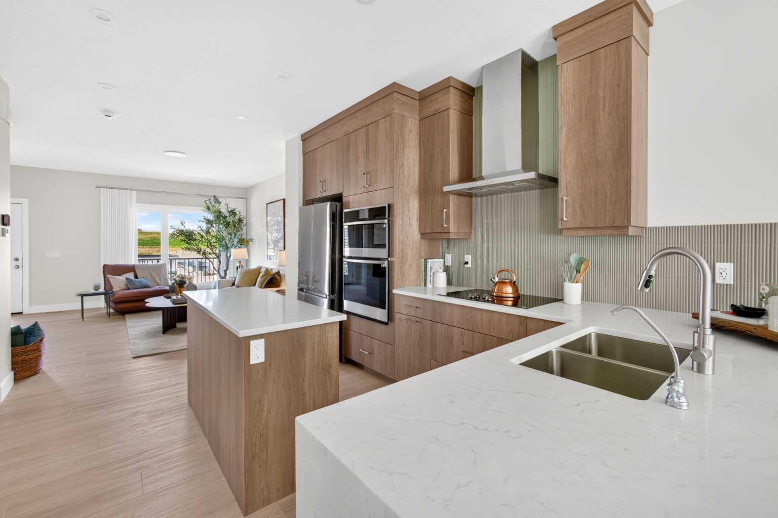 712 Sovereign Common SW