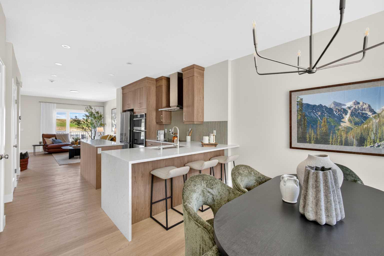 712 Sovereign Common SW