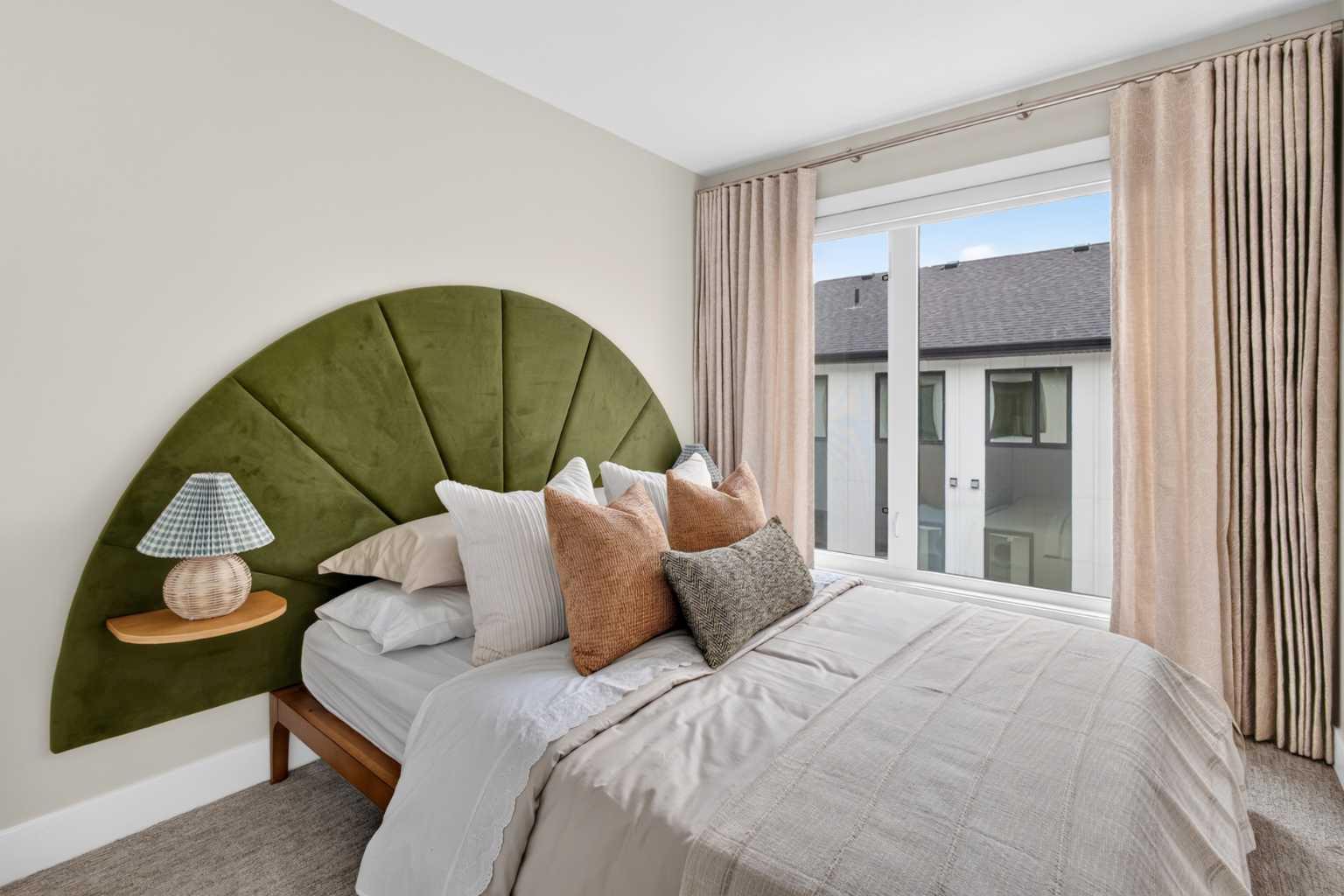 712 Sovereign Common SW