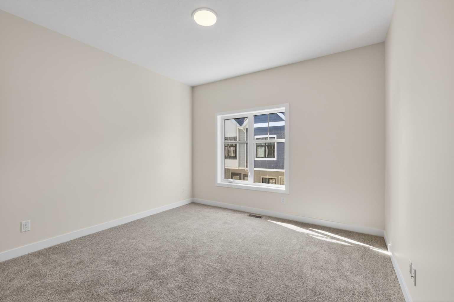 155 Mahogany Gardens SE