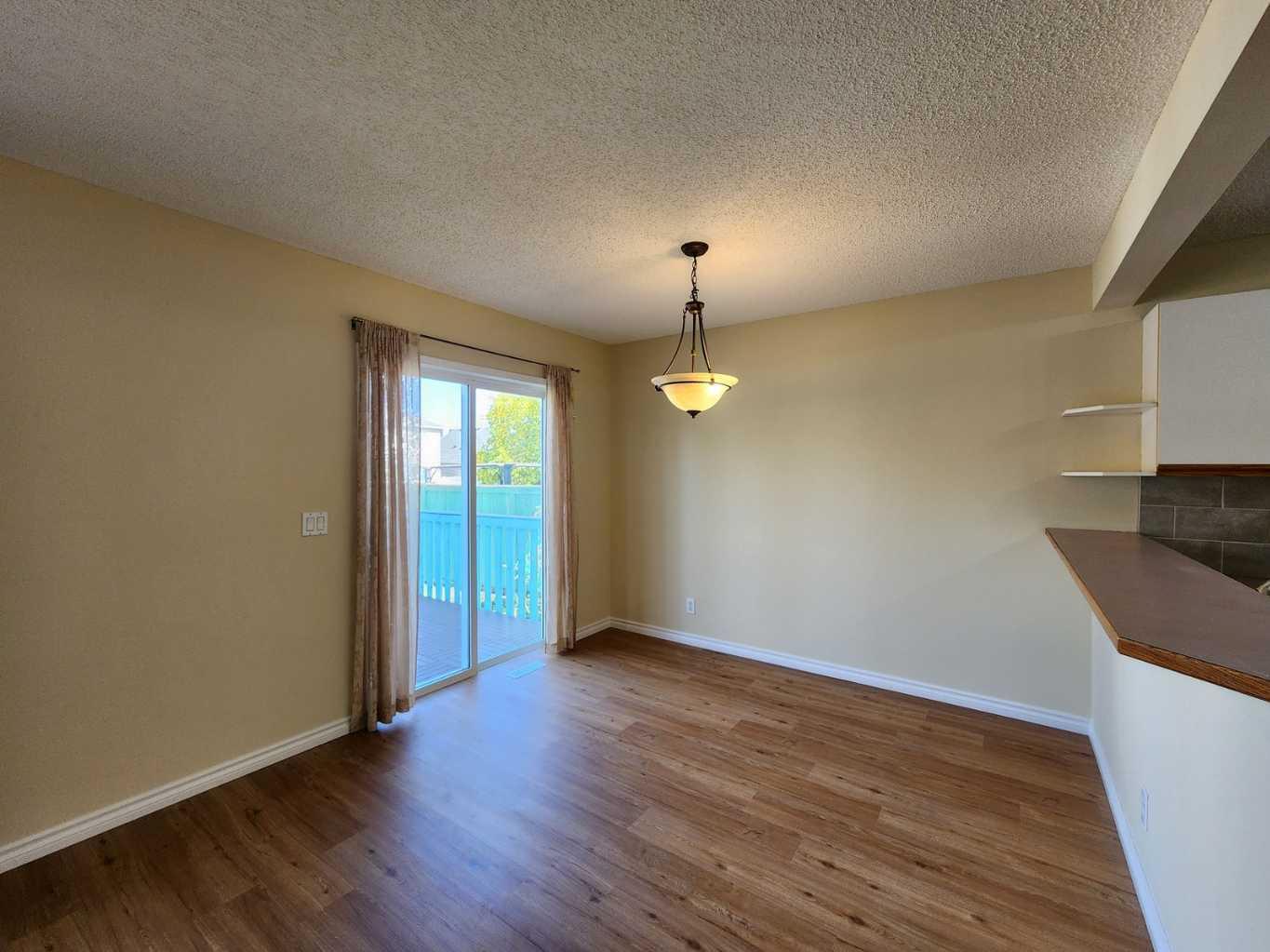 717 Harvest Hills Drive NE