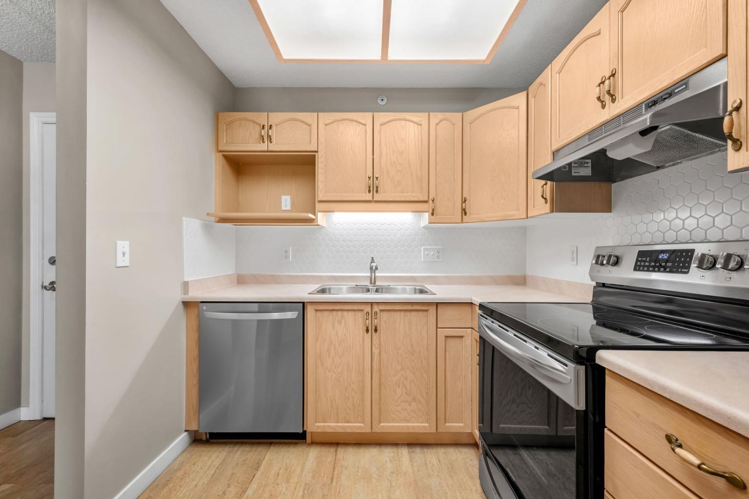 1108, 1108 Hawksbrow Point NW