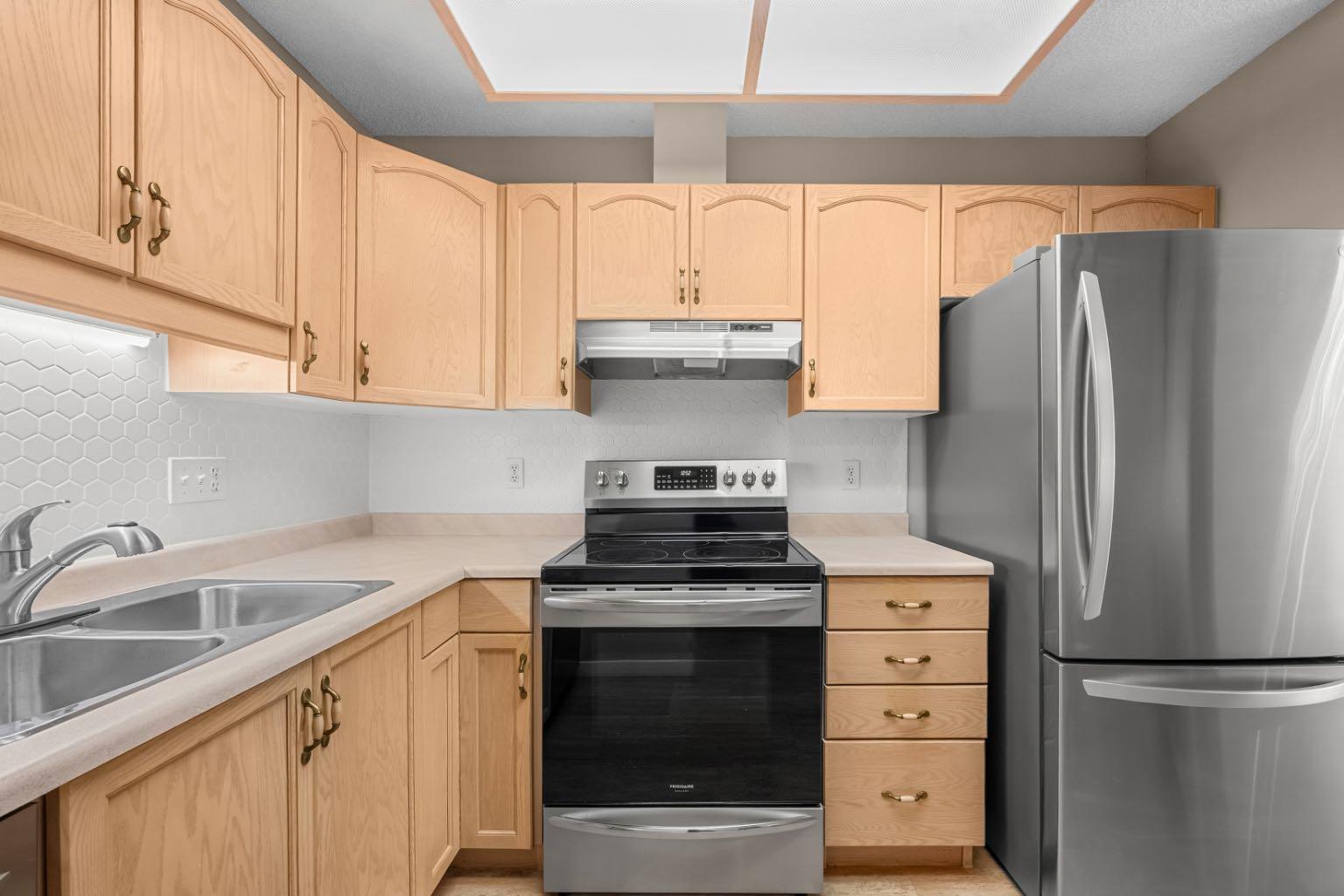 1108, 1108 Hawksbrow Point NW