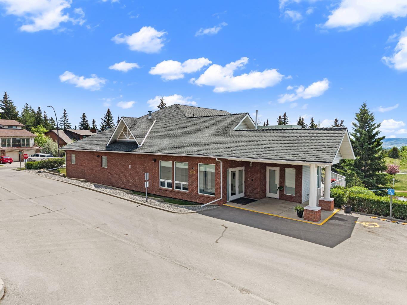 1108, 1108 Hawksbrow Point NW