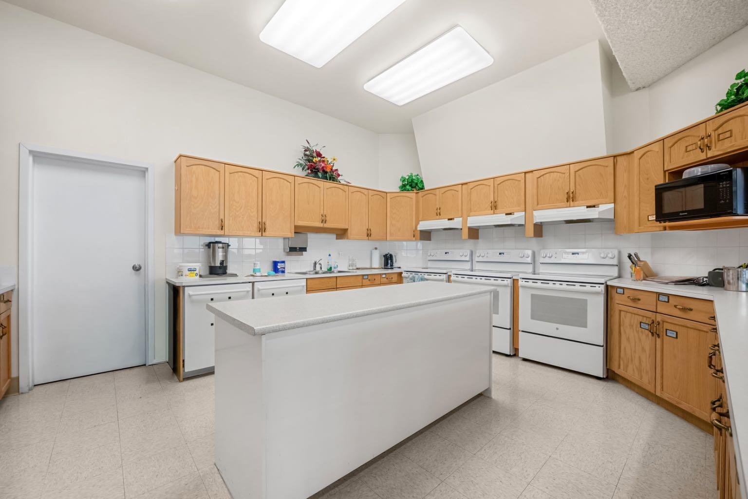 1108, 1108 Hawksbrow Point NW
