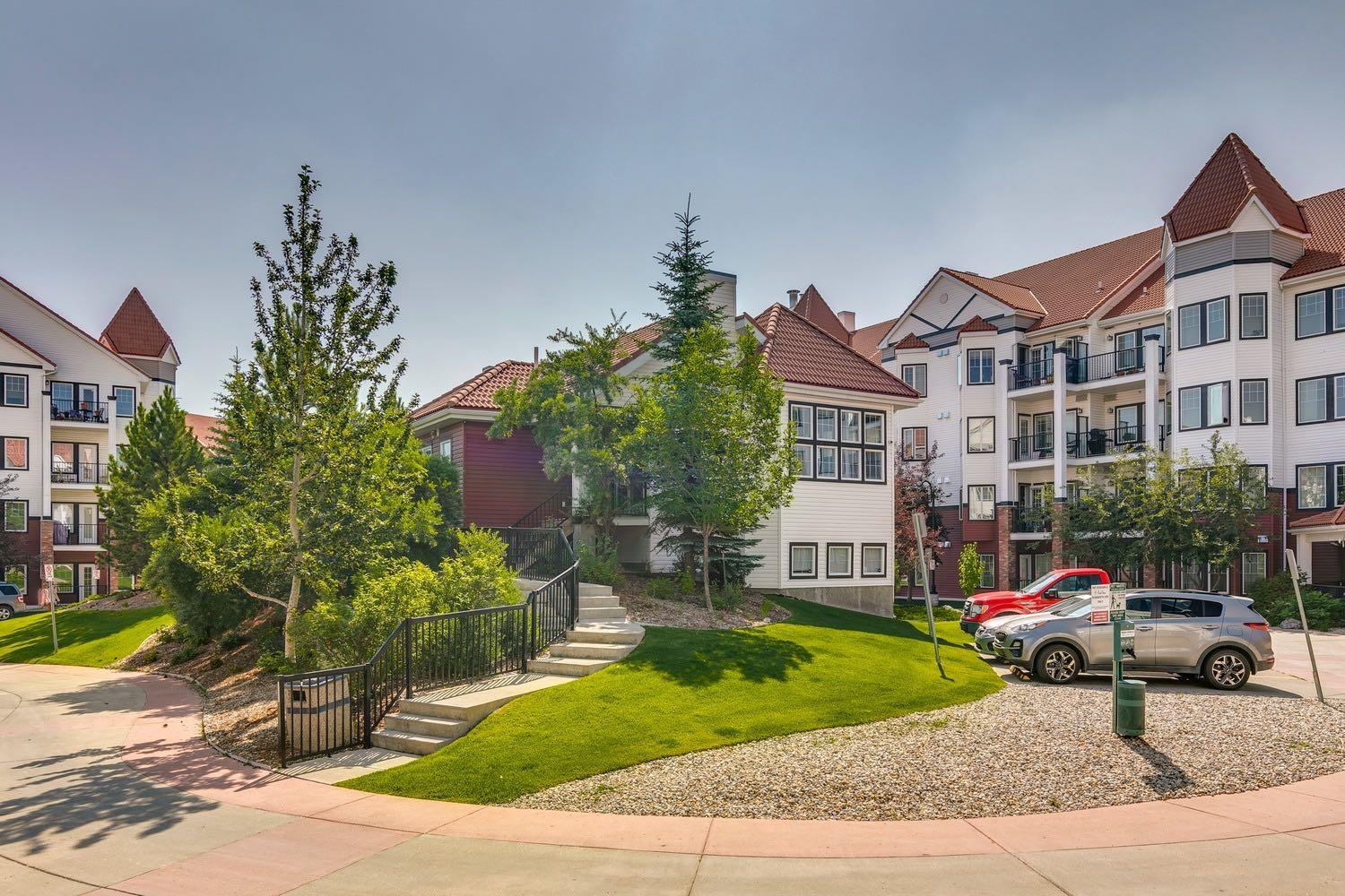 210, 20 Royal Oak Plaza NW