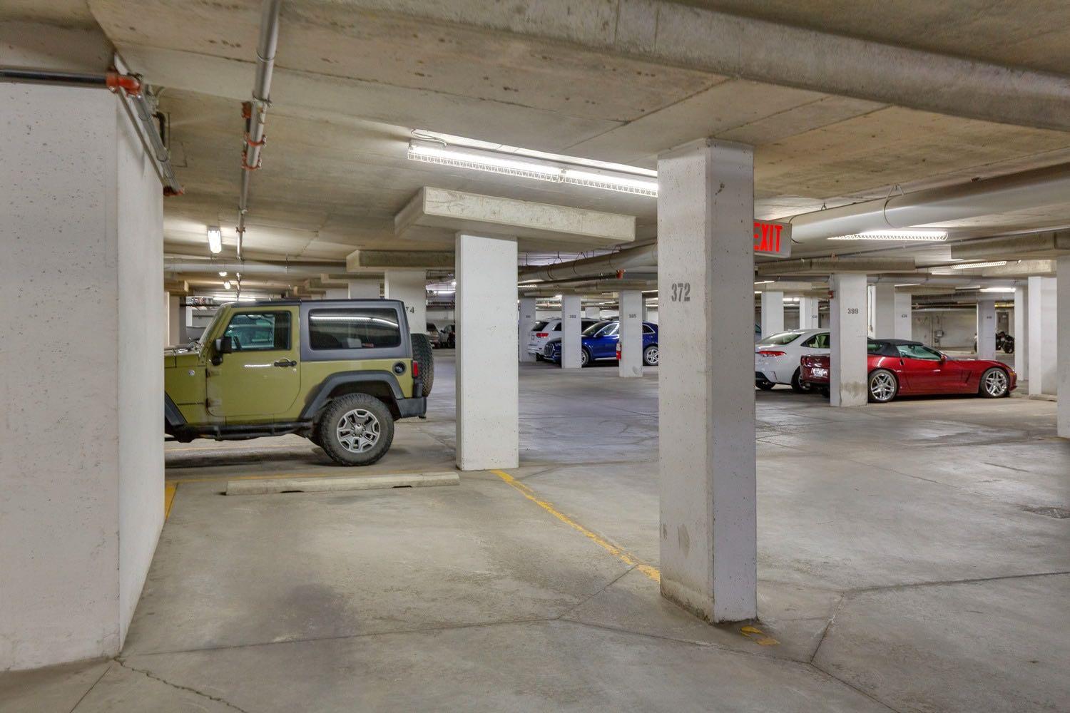 210, 20 Royal Oak Plaza NW