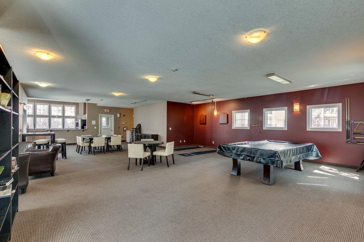 210, 20 Royal Oak Plaza NW
