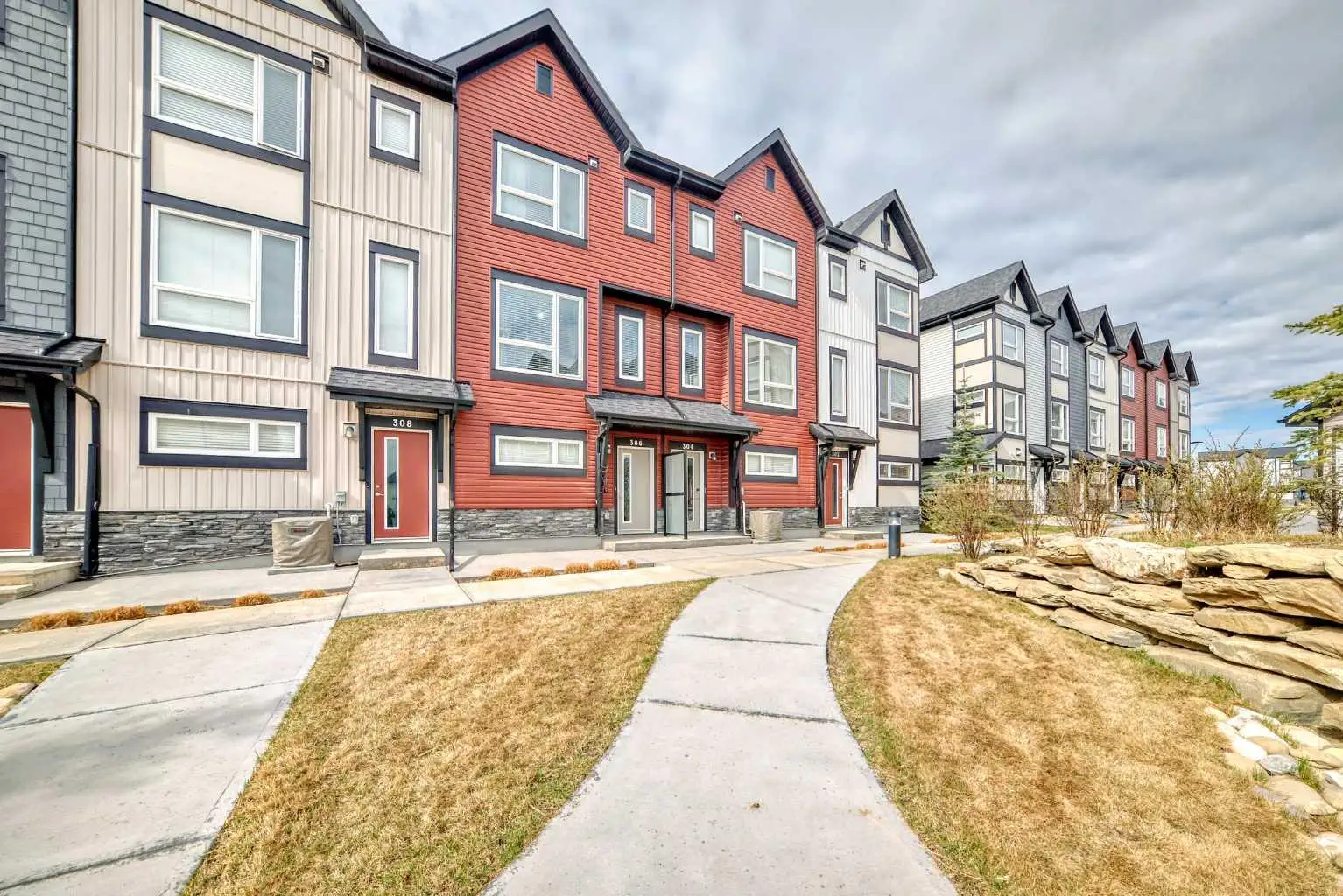 306, 11 Evanscrest Mews NW