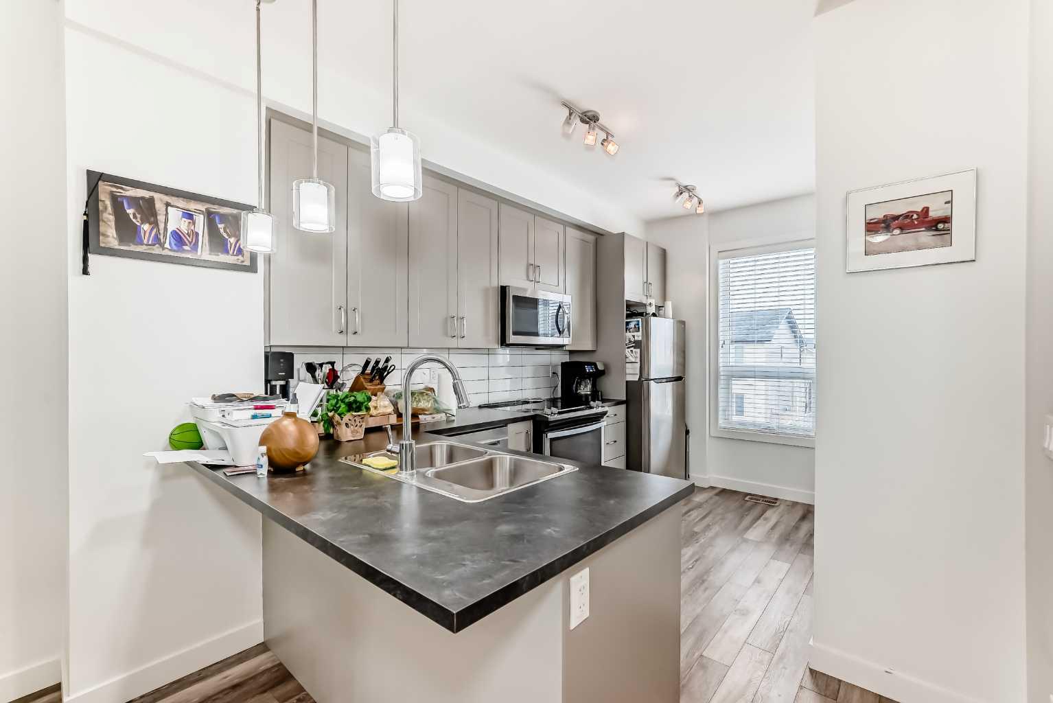 306, 11 Evanscrest Mews NW