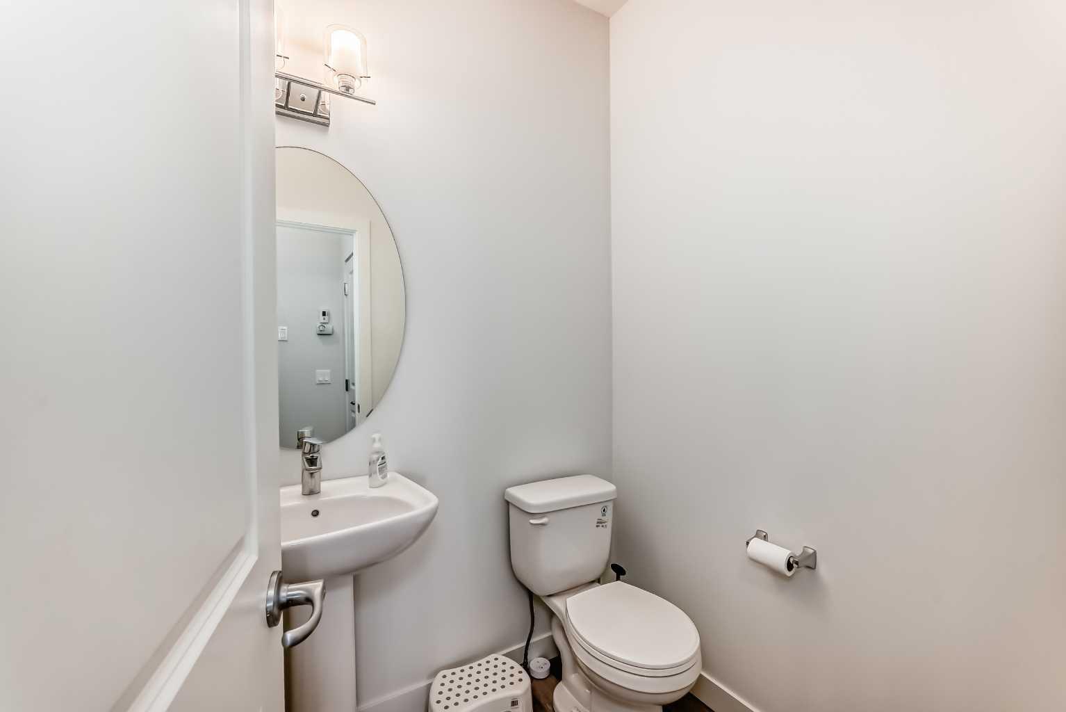 306, 11 Evanscrest Mews NW