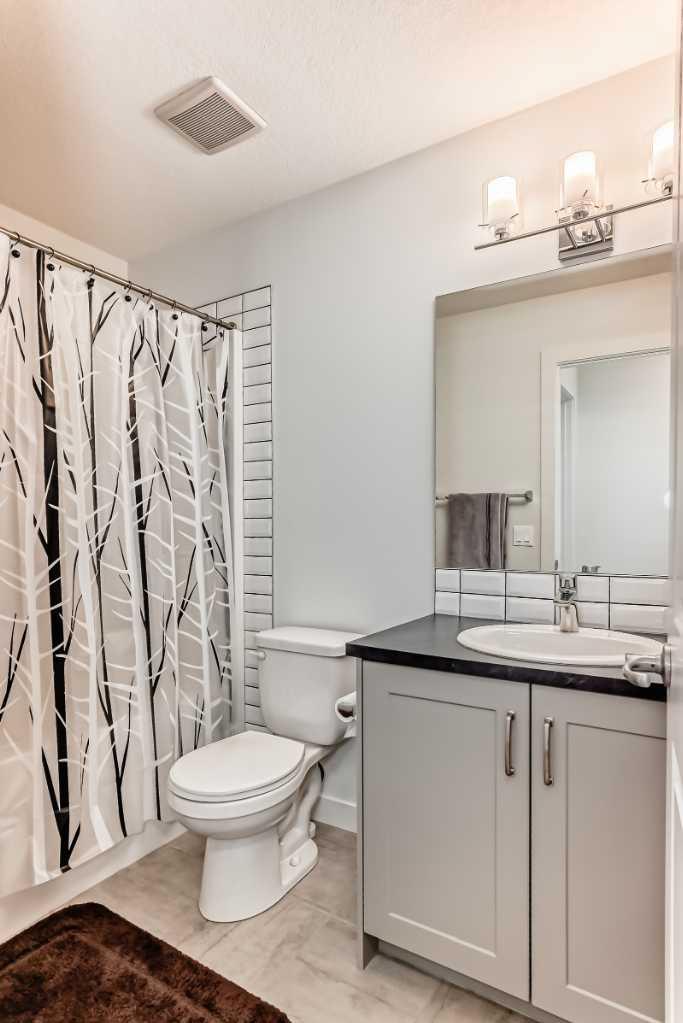 306, 11 Evanscrest Mews NW