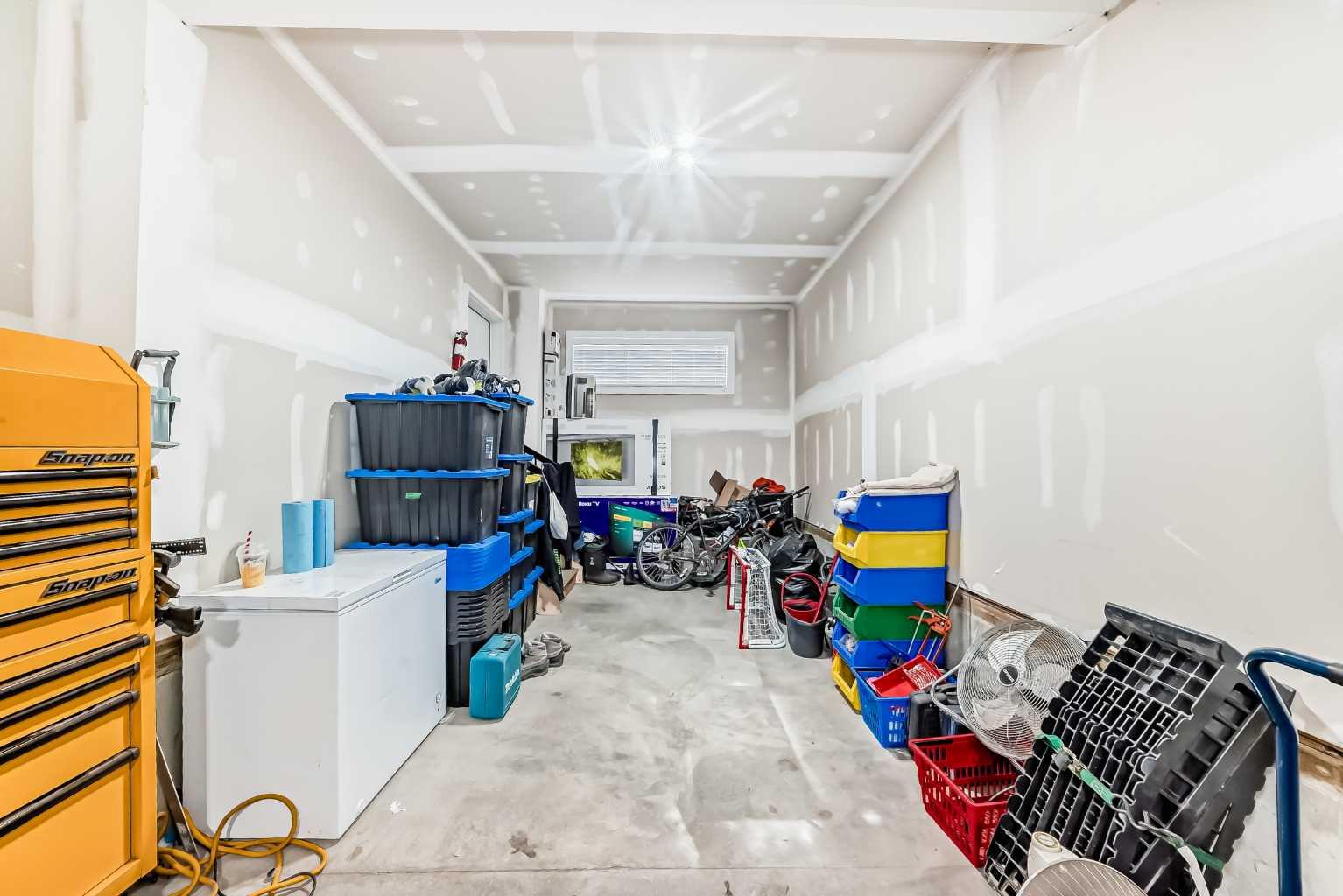 306, 11 Evanscrest Mews NW
