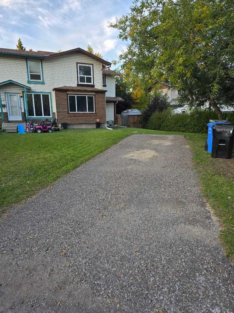 215 Pineset Place NE