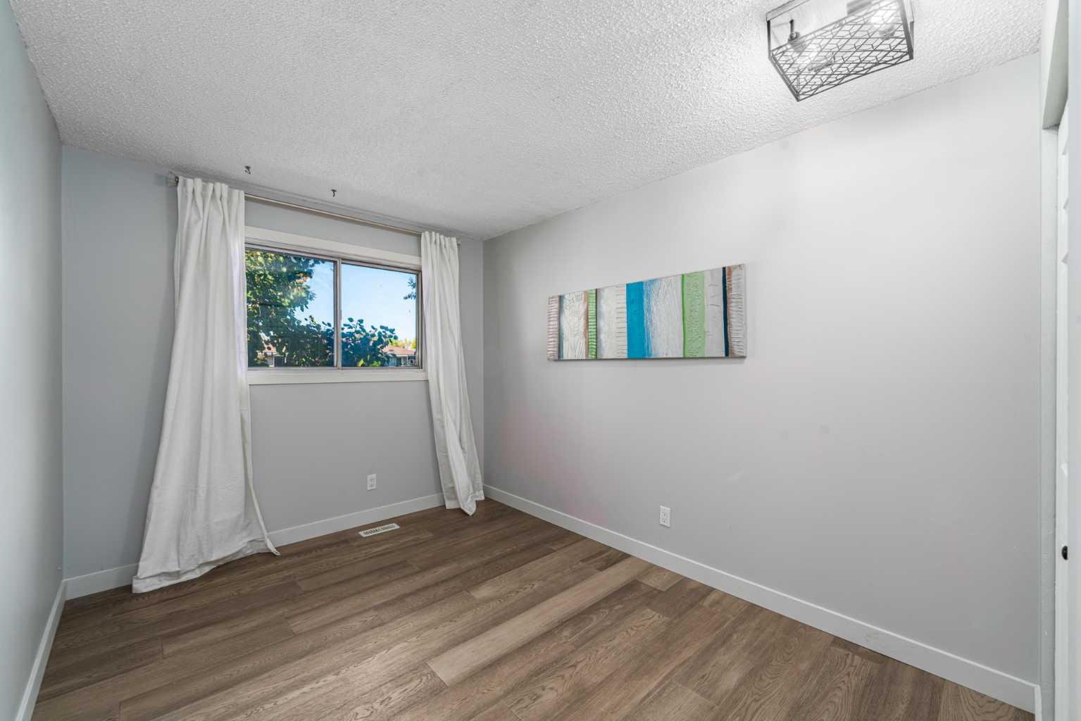 711 118 Avenue SW