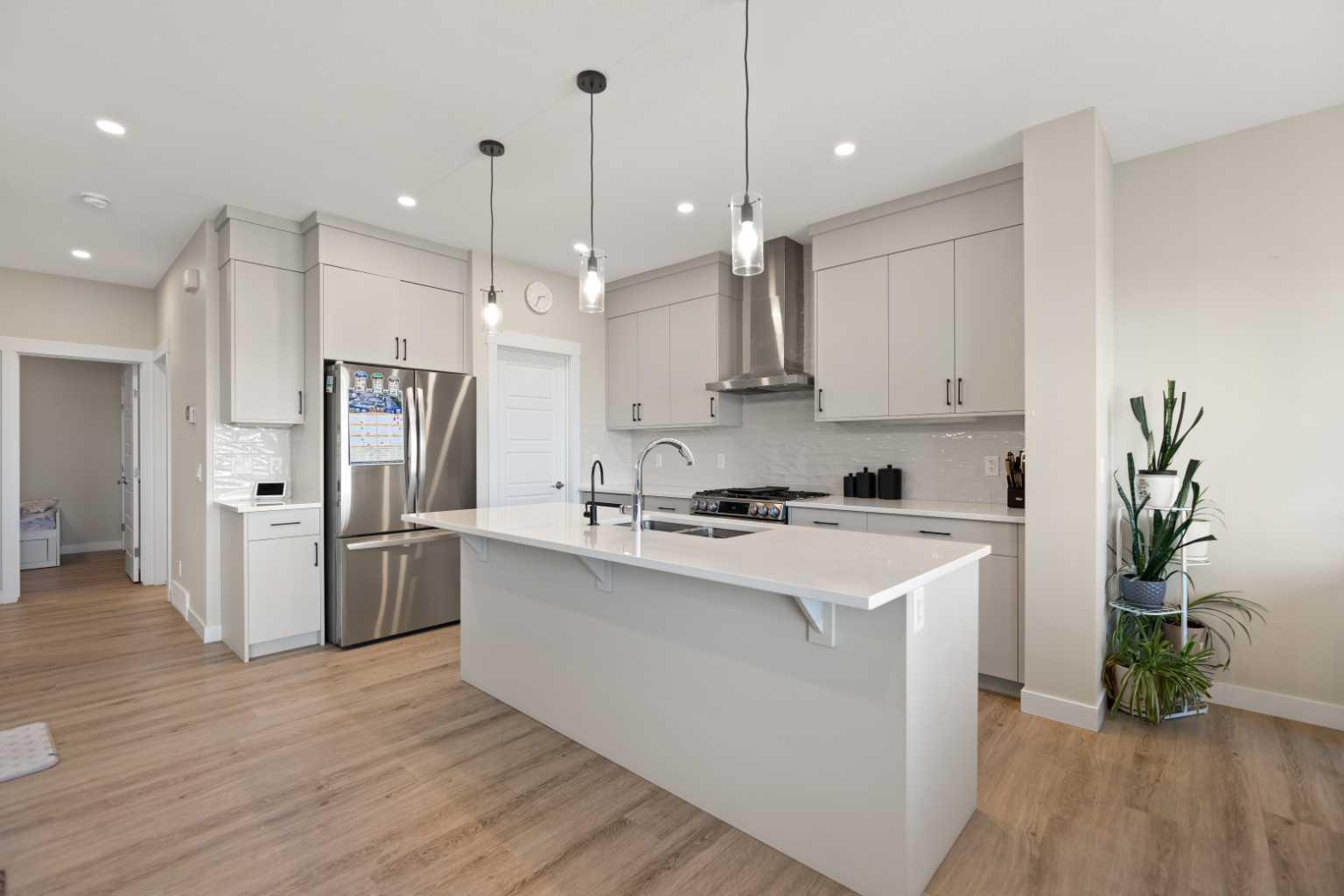 86 Corner Glen Gardens NE