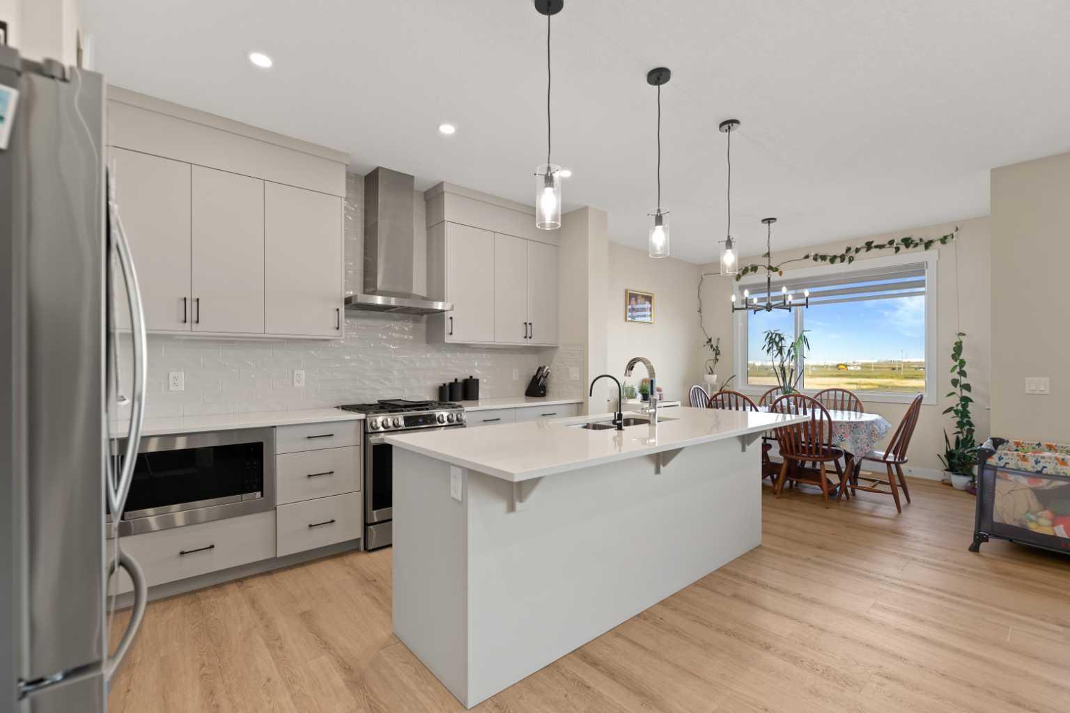 86 Corner Glen Gardens NE