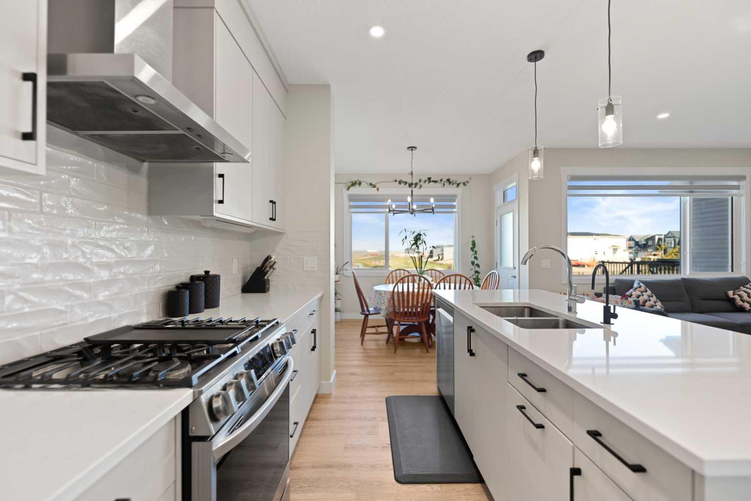 86 Corner Glen Gardens NE