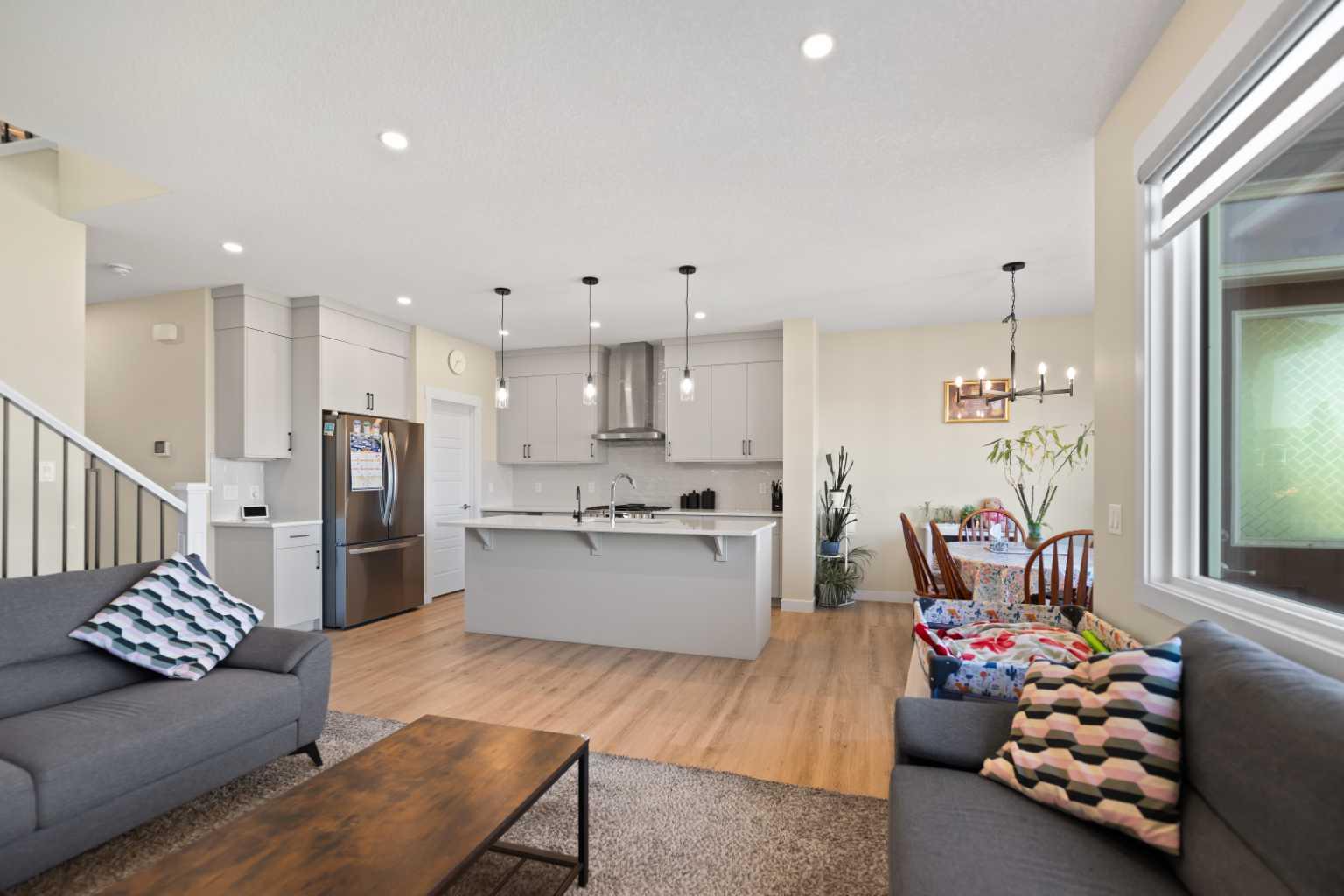 86 Corner Glen Gardens NE