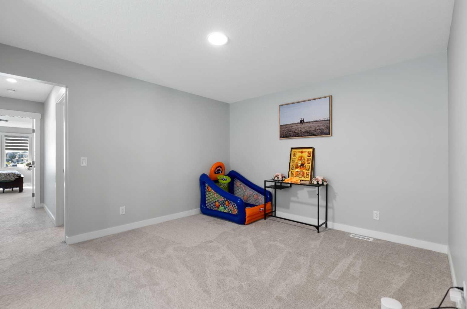 86 Corner Glen Gardens NE