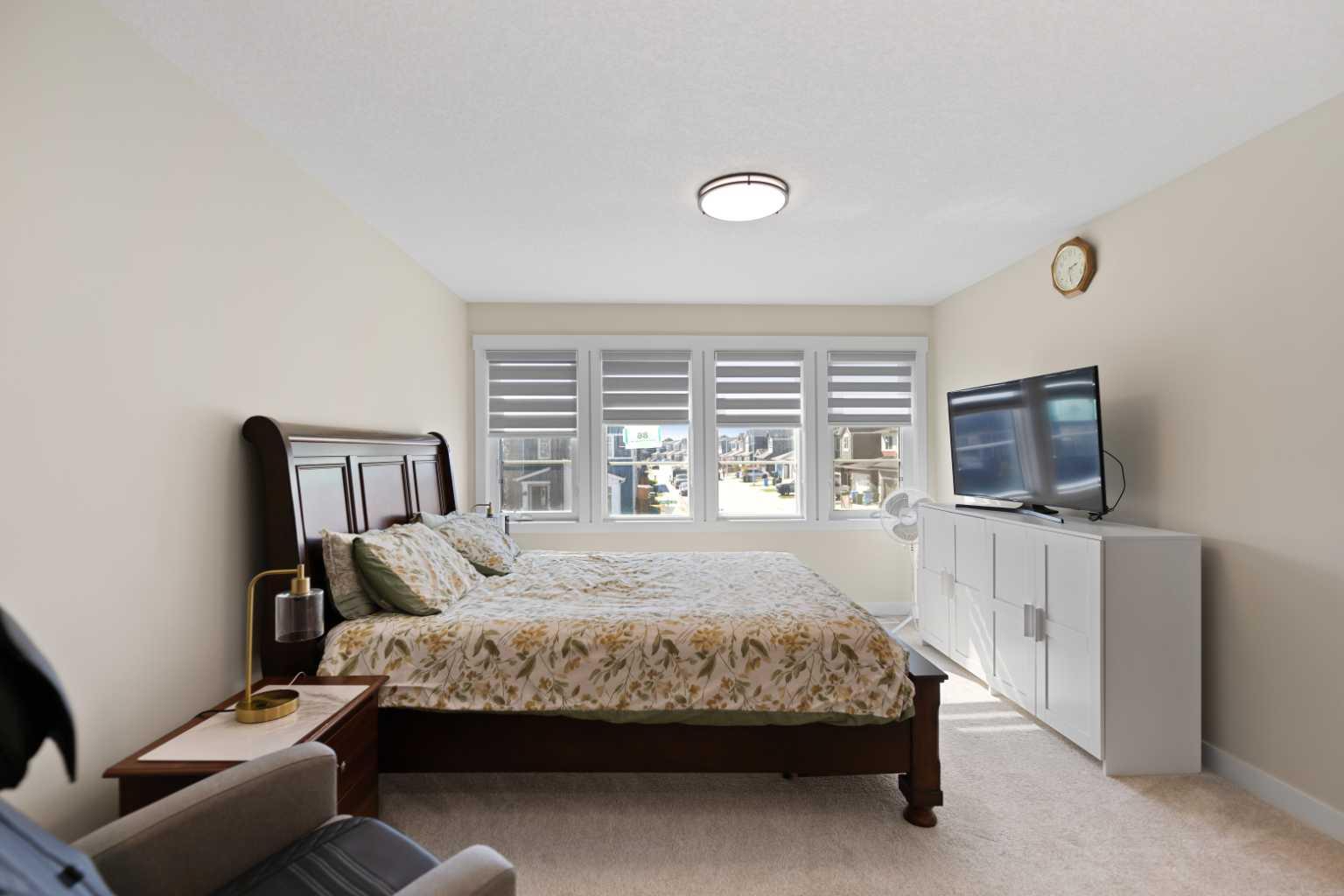 86 Corner Glen Gardens NE