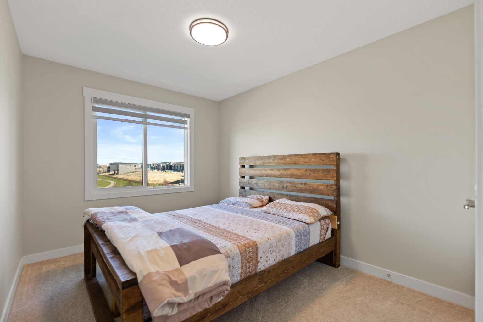 86 Corner Glen Gardens NE