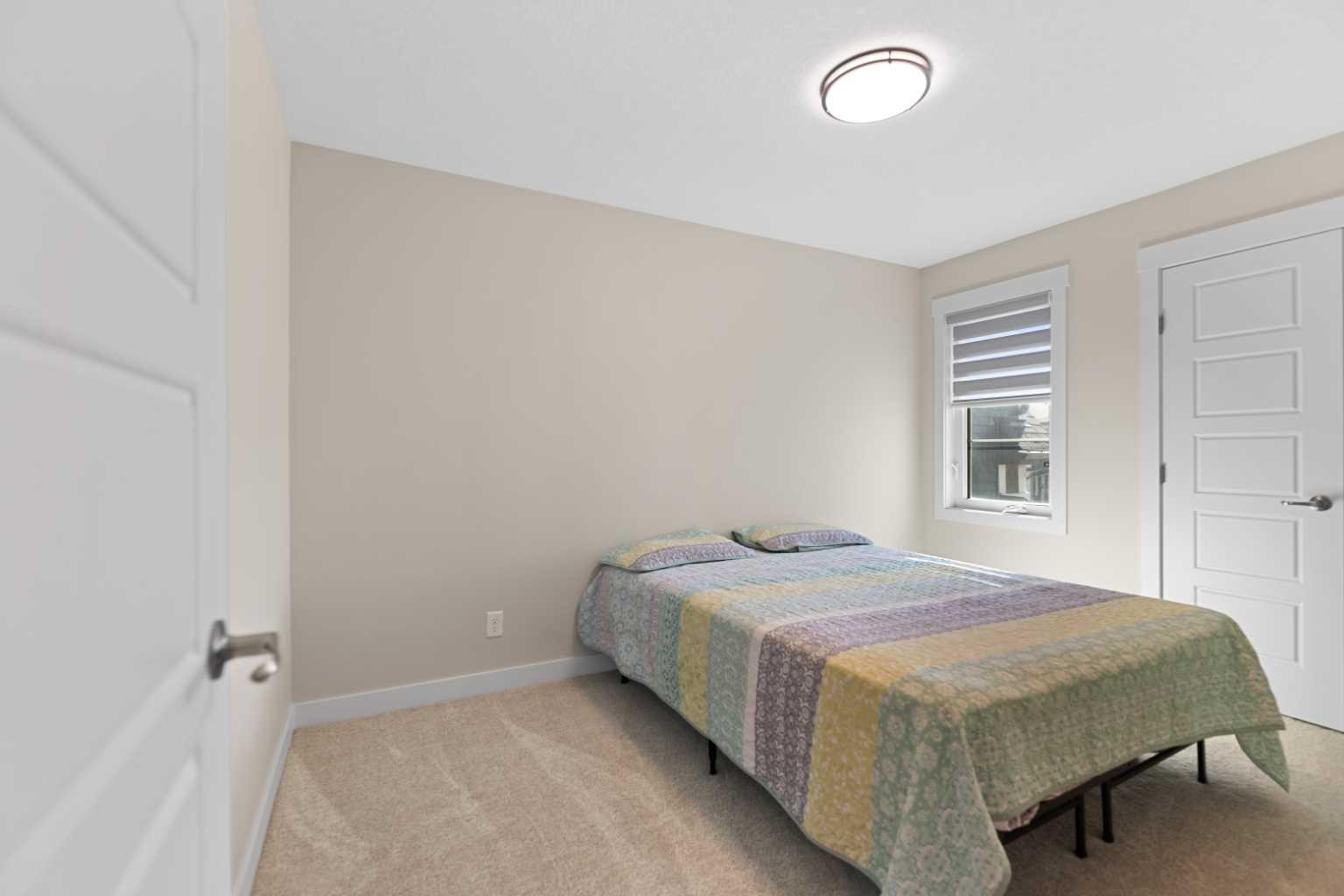 86 Corner Glen Gardens NE